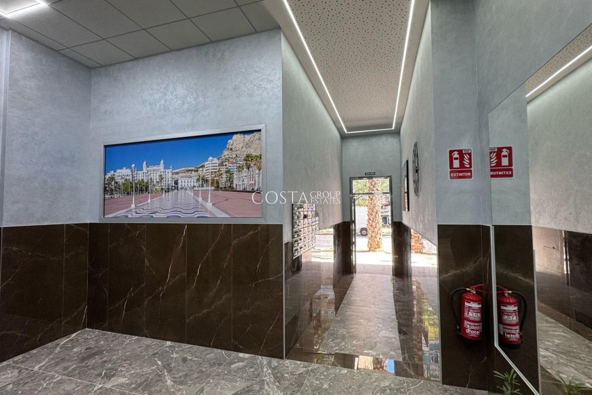 Herverkoop - Apartments -
Alicante - Alicante Centro