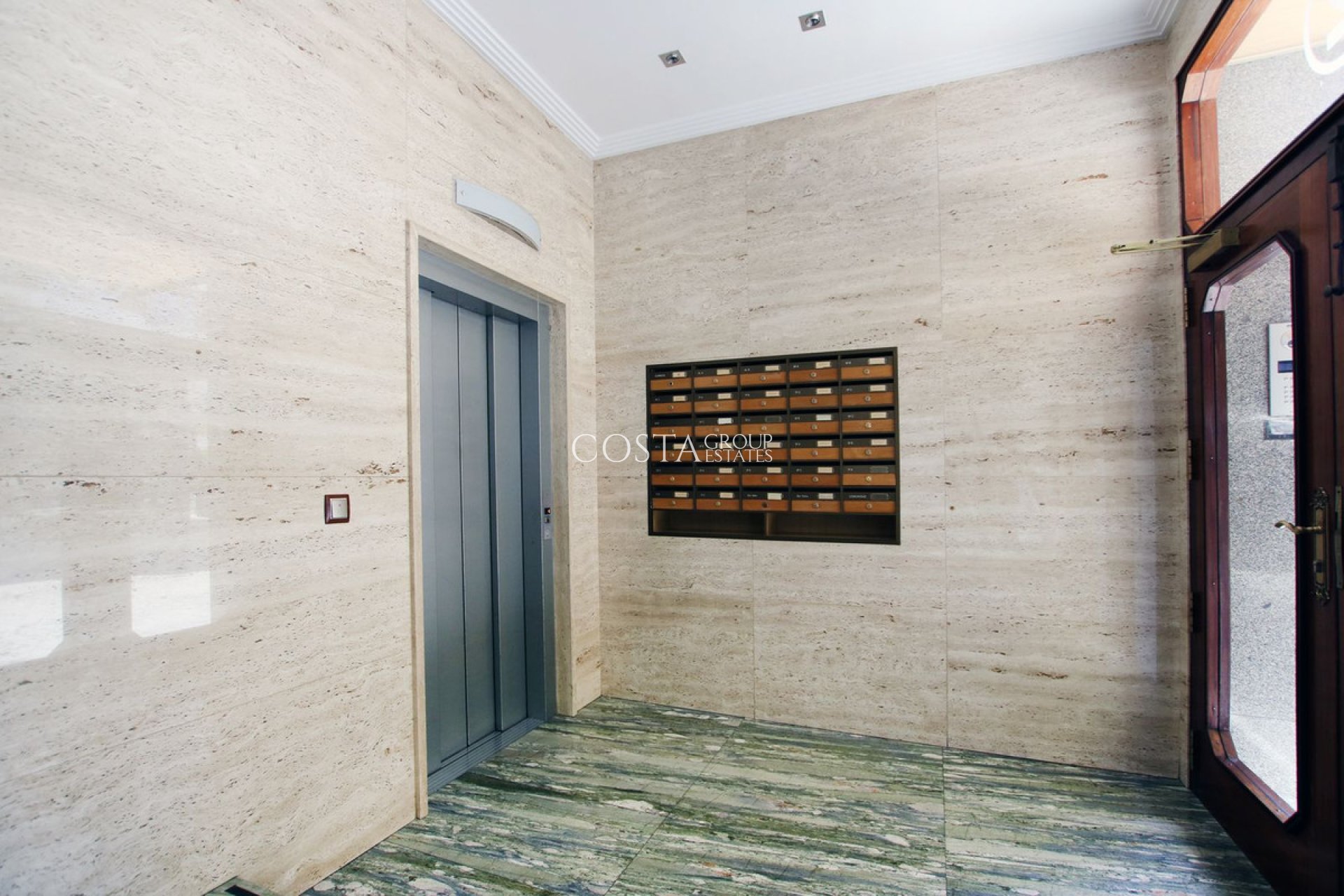 Herverkoop - Apartments -
Alicante City - Alicante City Centro