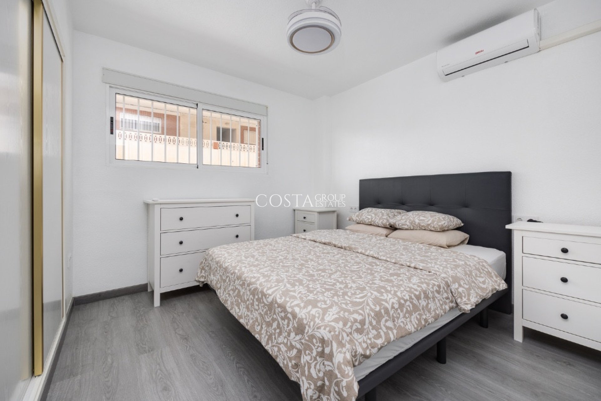 Herverkoop - Apartments -
Orihuela - Punta Prima