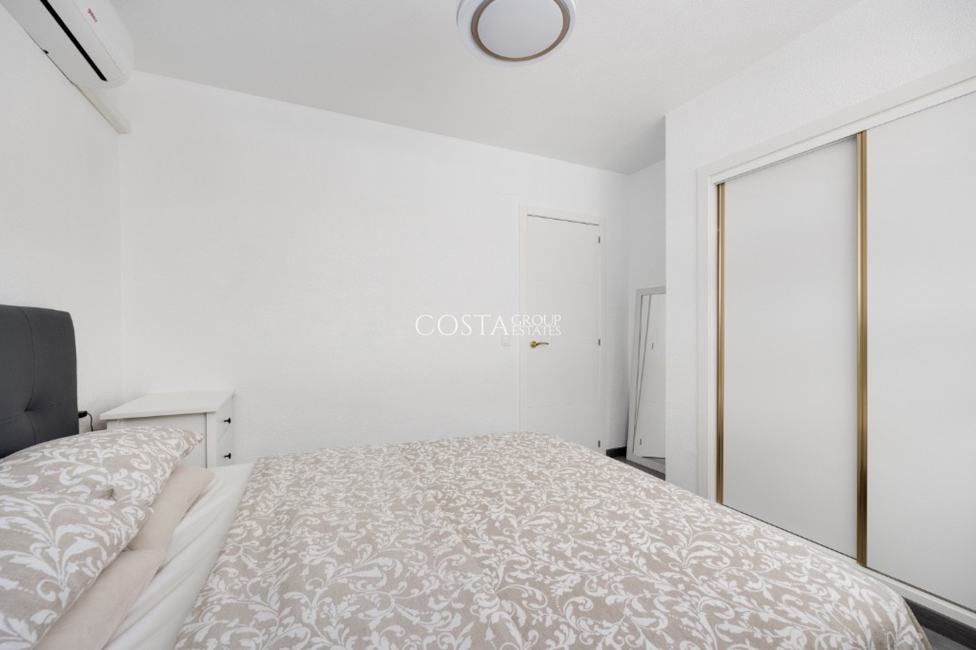 Herverkoop - Apartments -
Orihuela - Punta Prima