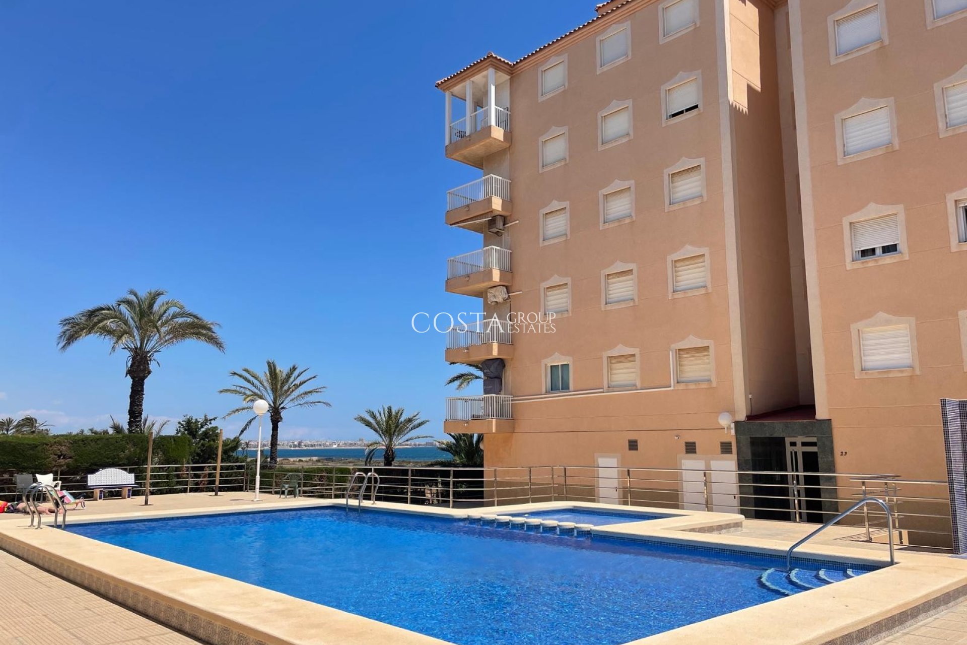 Herverkoop - Apartments -
Punta Prima