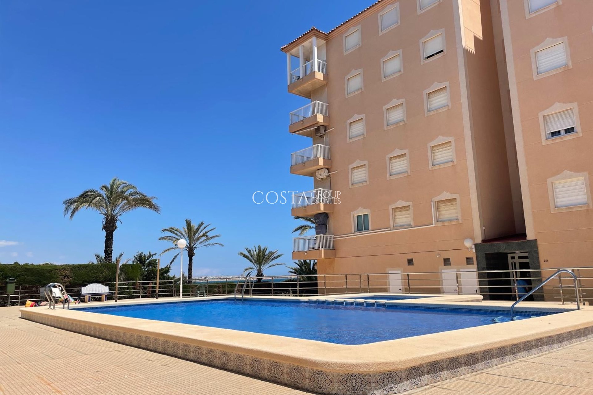 Herverkoop - Apartments -
Punta Prima