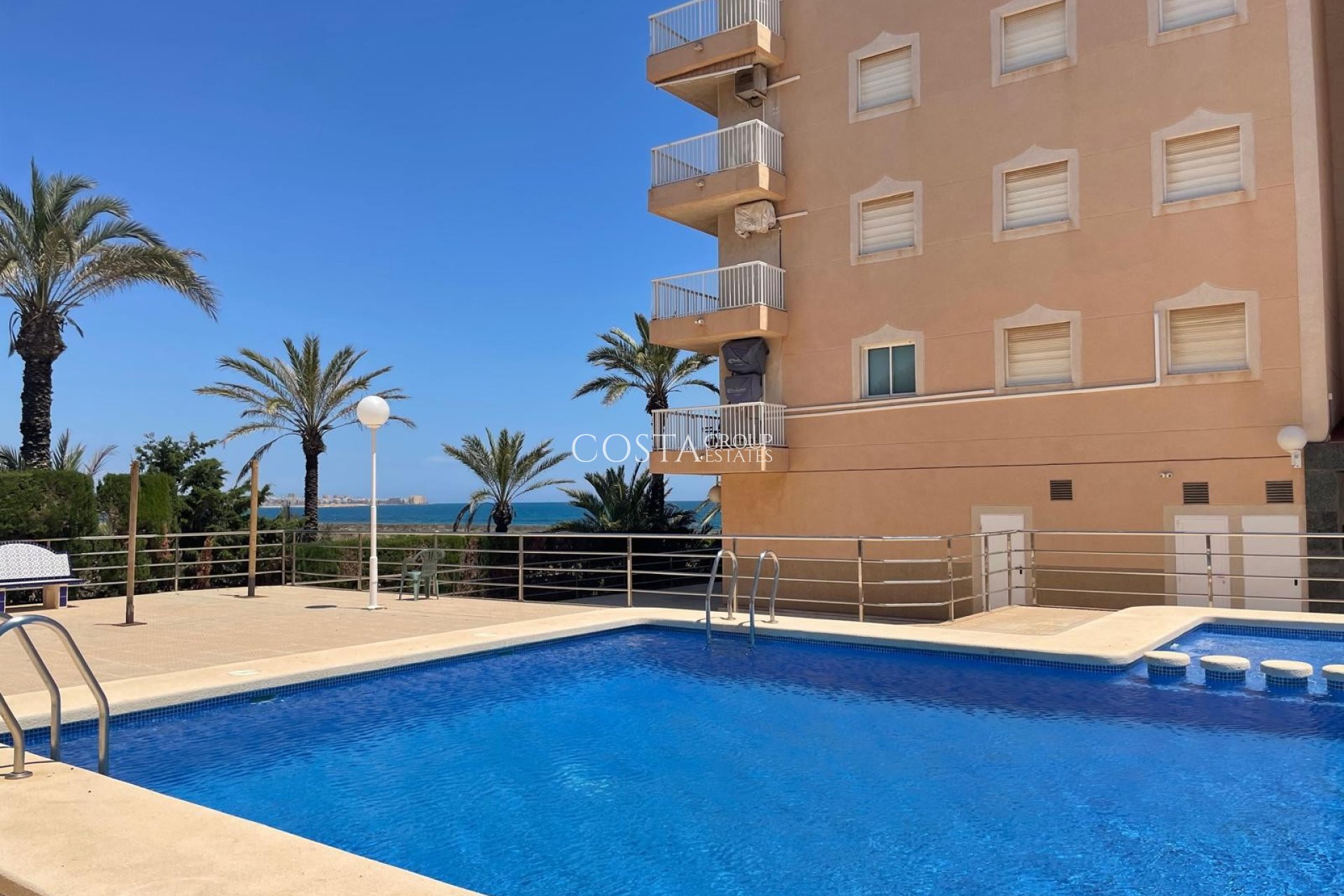 Herverkoop - Apartments -
Punta Prima