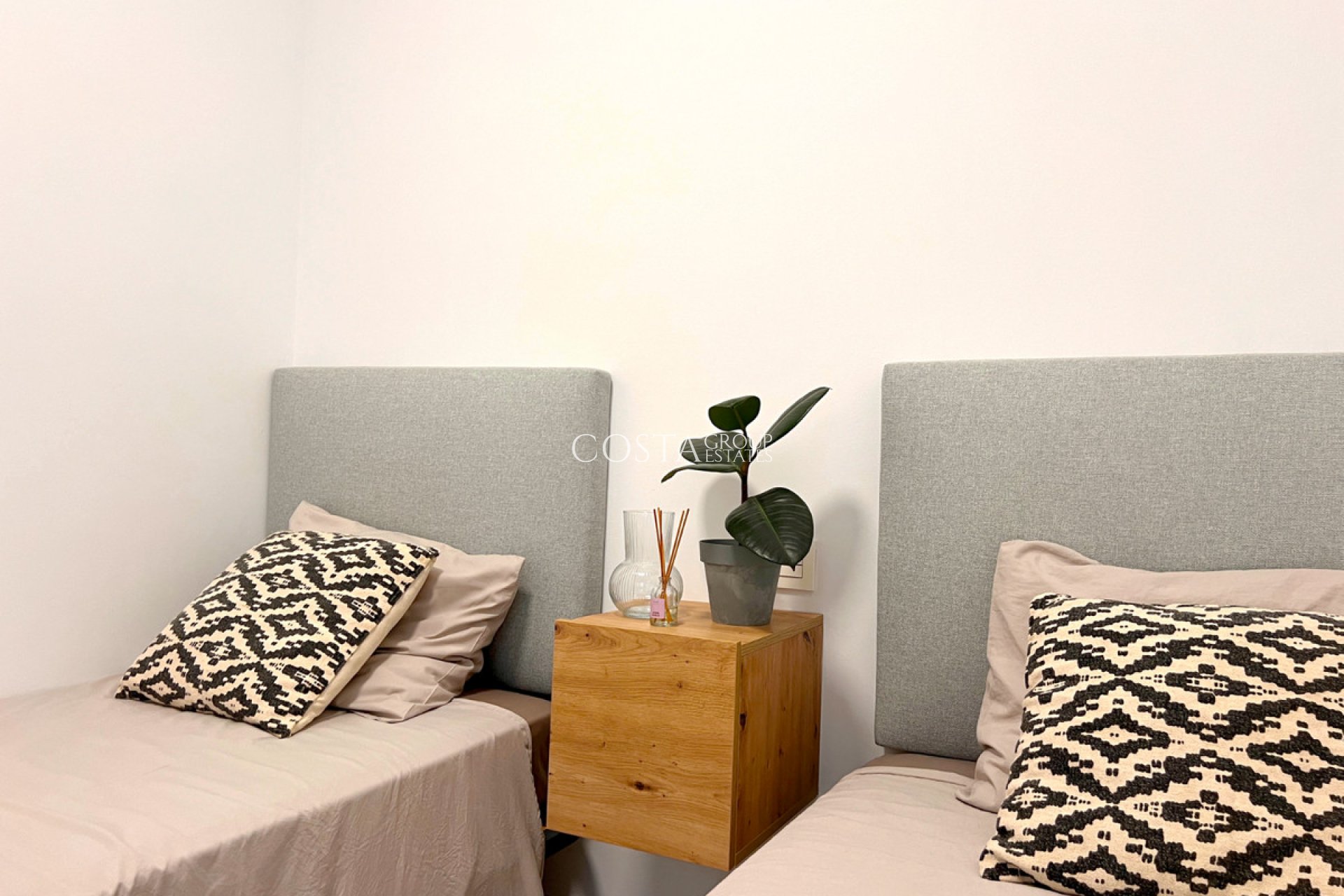 Herverkoop - Apartments -
Torrevieja - Playa del Cura