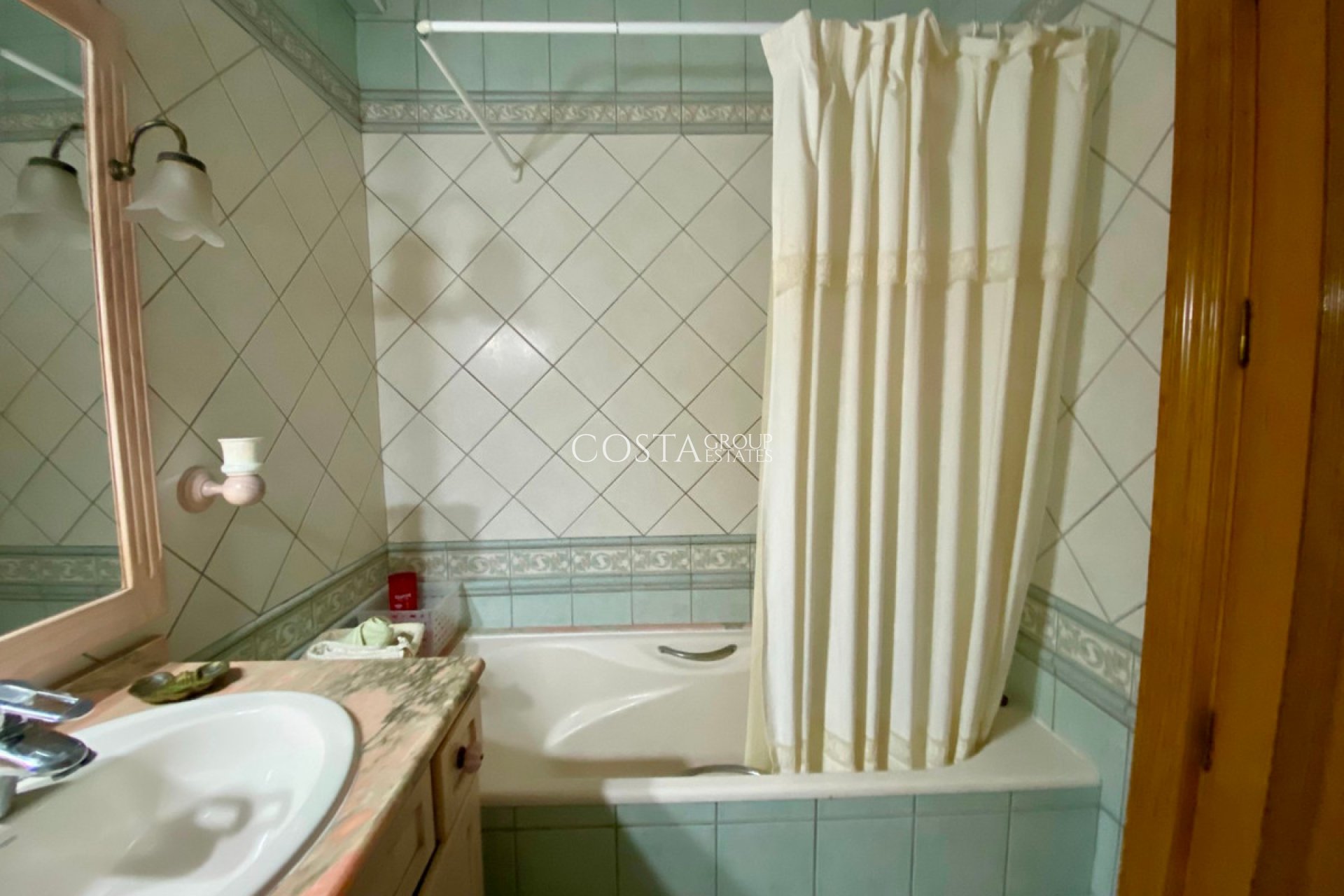 Herverkoop - Apartments -
Torrevieja - Playa del Cura