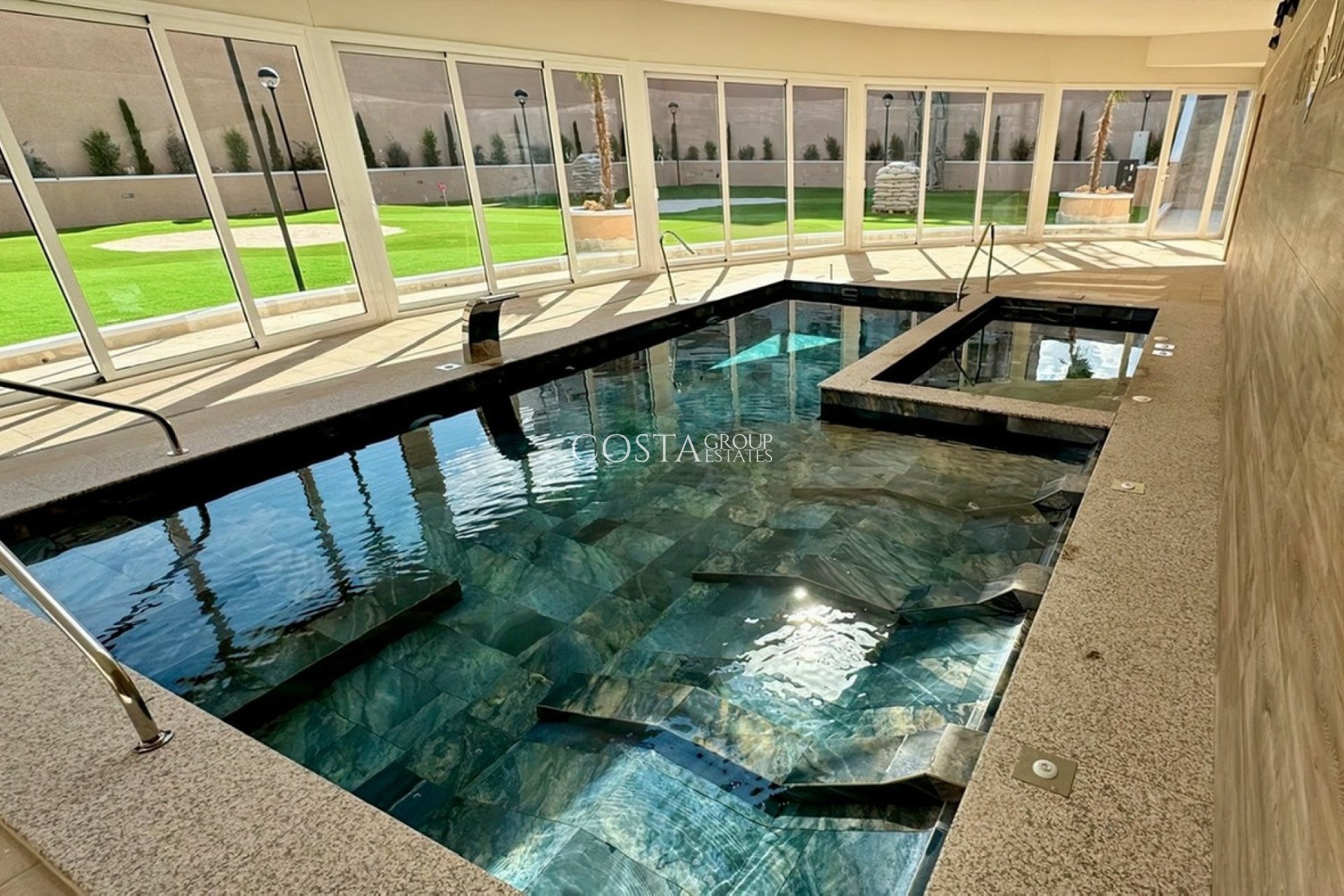 Herverkoop - Apartments -
Urbanización El Raso