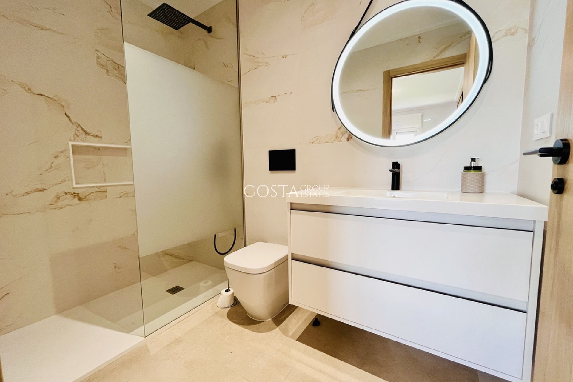 Herverkoop - Apartments -
Urbanización El Raso