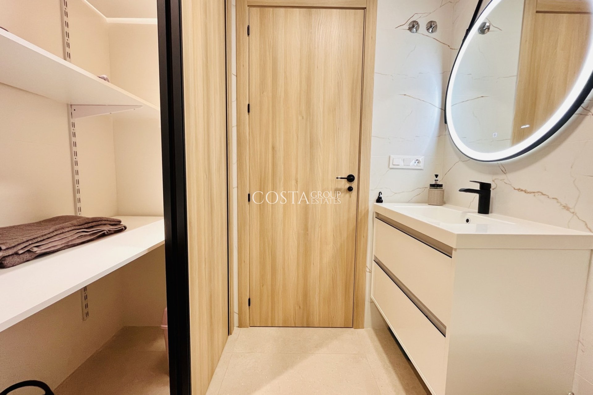 Herverkoop - Apartments -
Urbanización El Raso