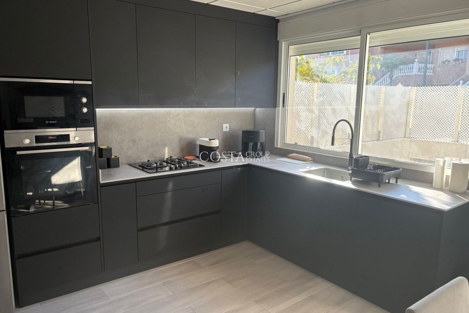 Herverkoop - Huis -
Algorfa