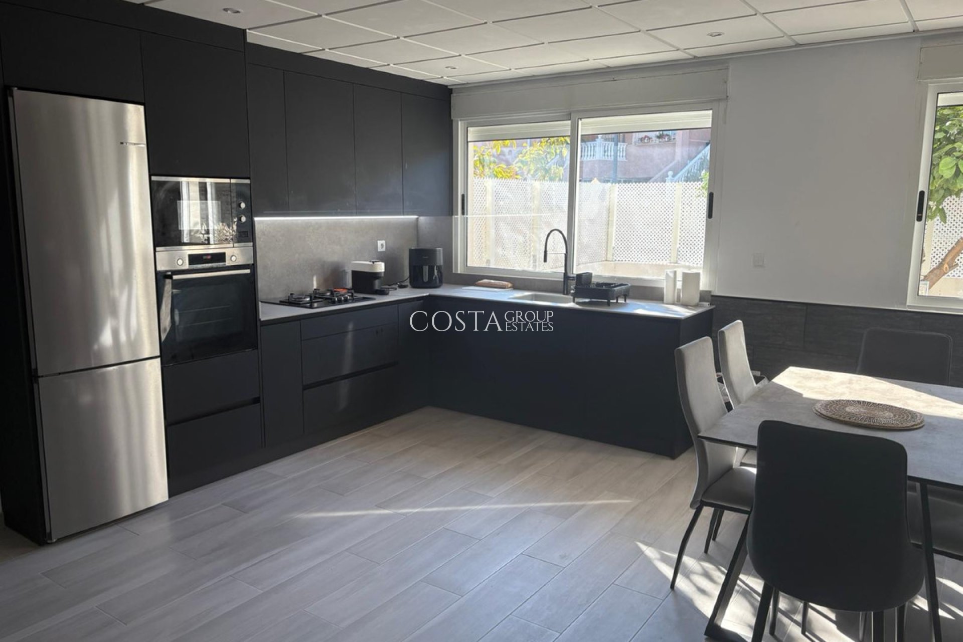 Herverkoop - Huis -
Algorfa