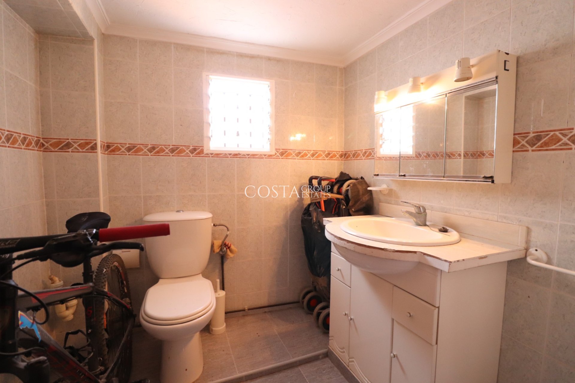 Herverkoop - Huis -
Benijofar