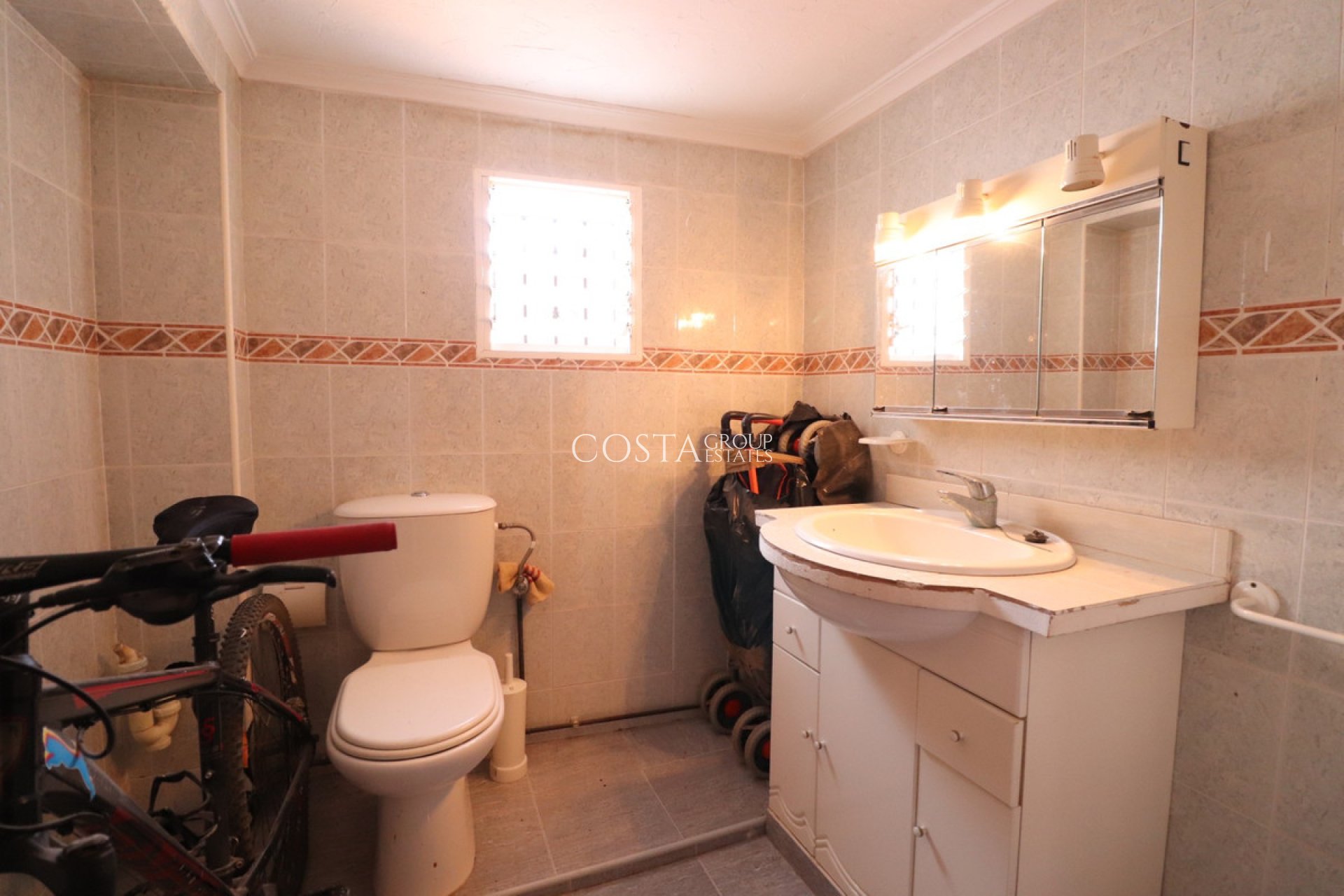 Herverkoop - Huis -
Benijofar