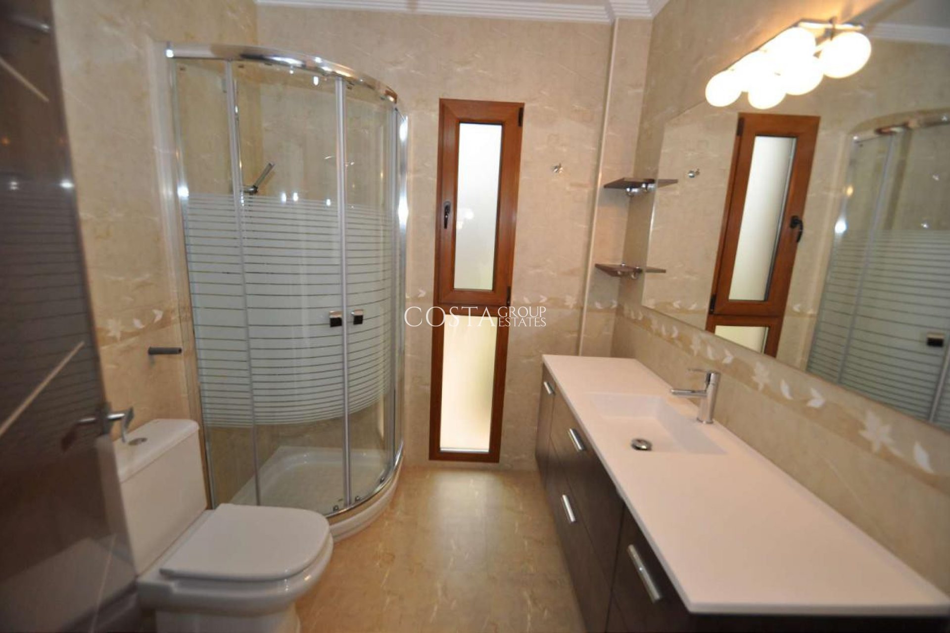 Herverkoop - Huis -
Pinoso - Pinoso Centro