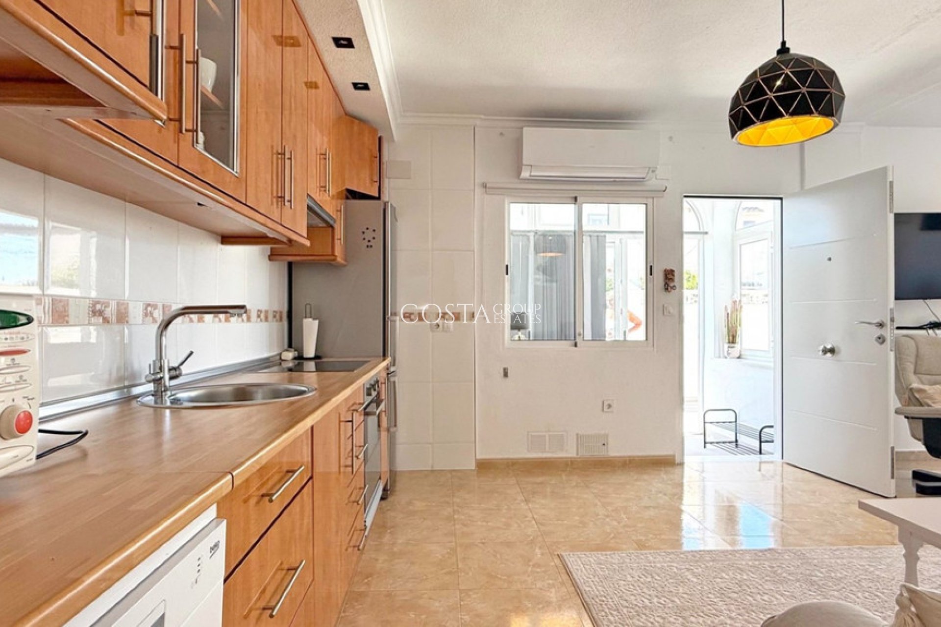 Herverkoop - Huis -
Torrevieja - Torrevieja Centro