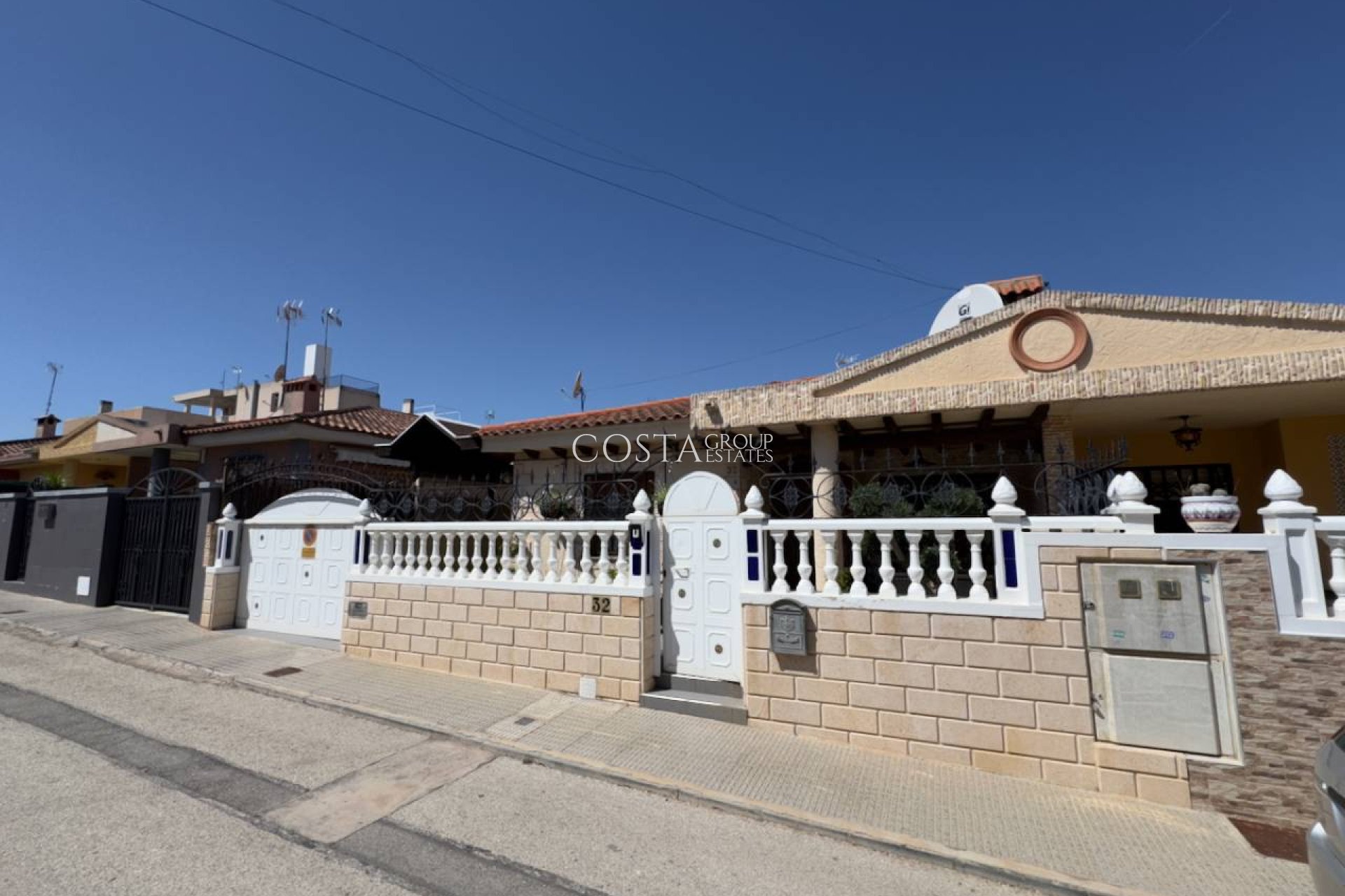 Herverkoop - Villa -
Benijofar