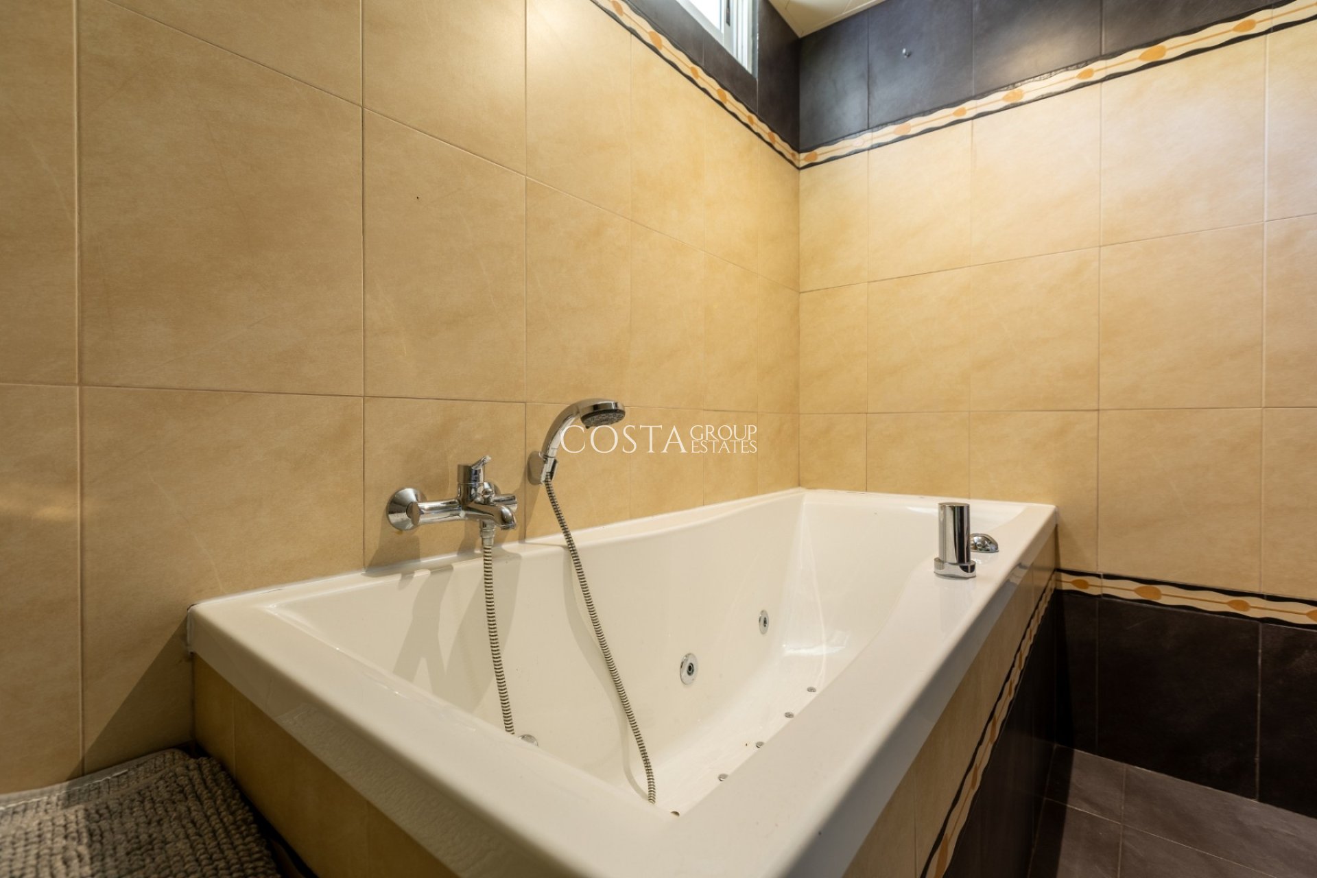 Herverkoop - Villa -
Benijofar