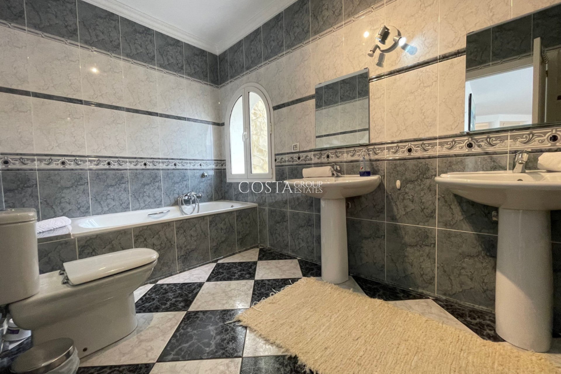 Herverkoop - Villa -
Calpe - Calpe Centro