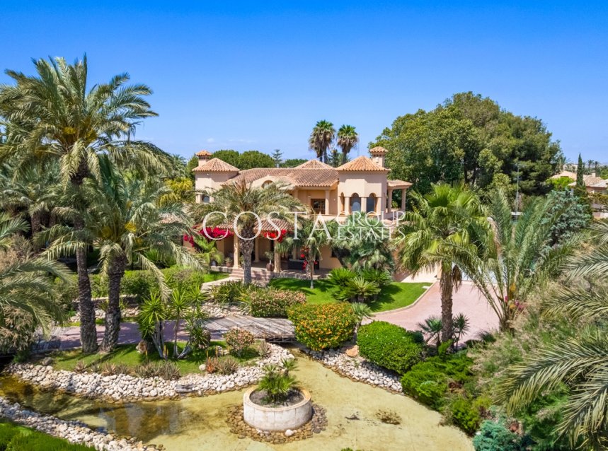 Herverkoop - Villa -
Elche