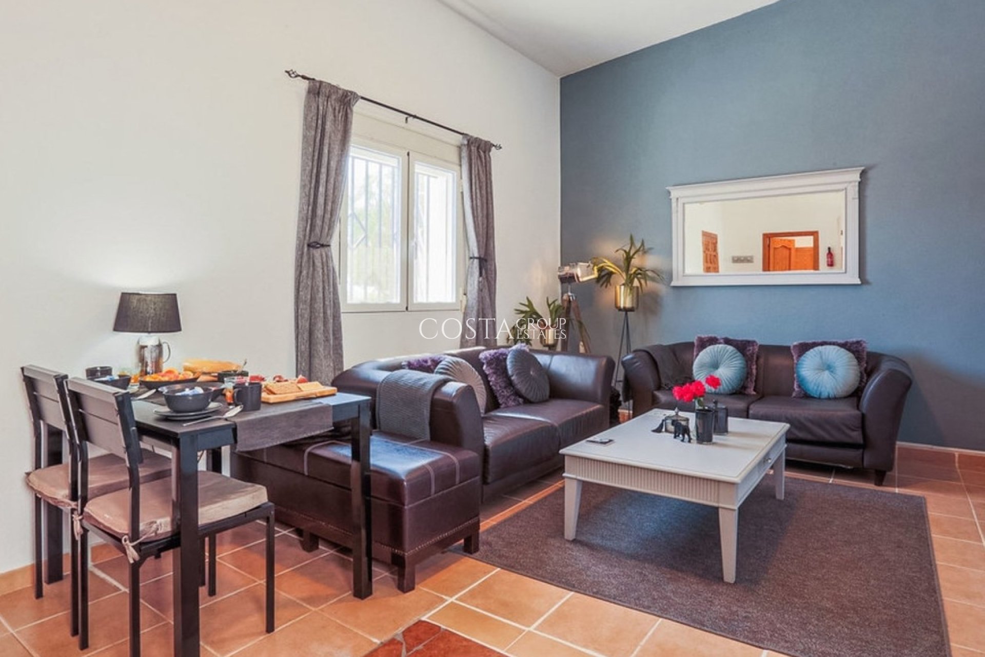 Herverkoop - Villa -
Lorca - Almendricos