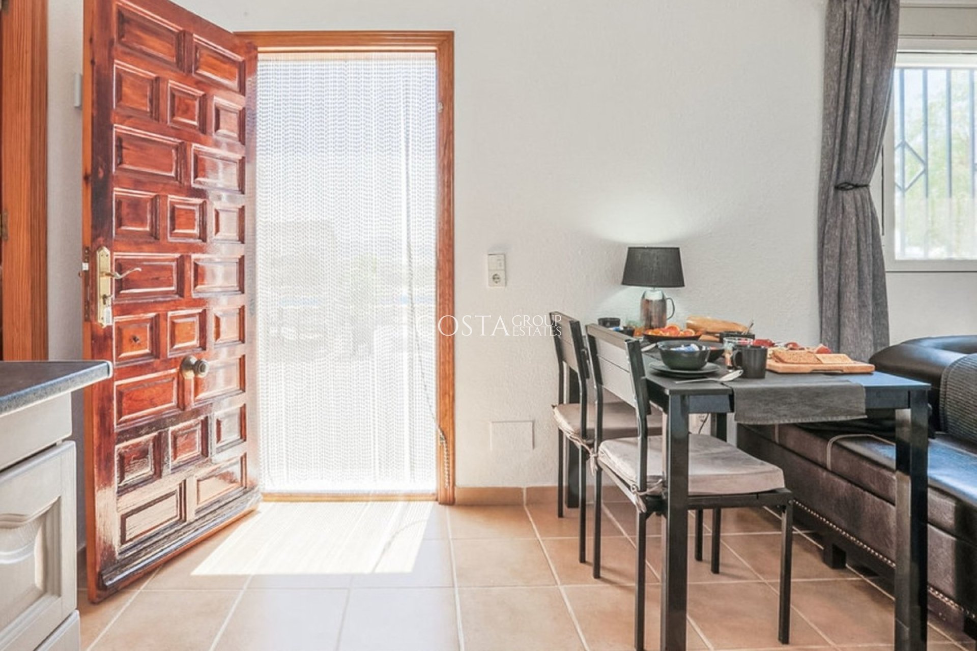 Herverkoop - Villa -
Lorca - Almendricos