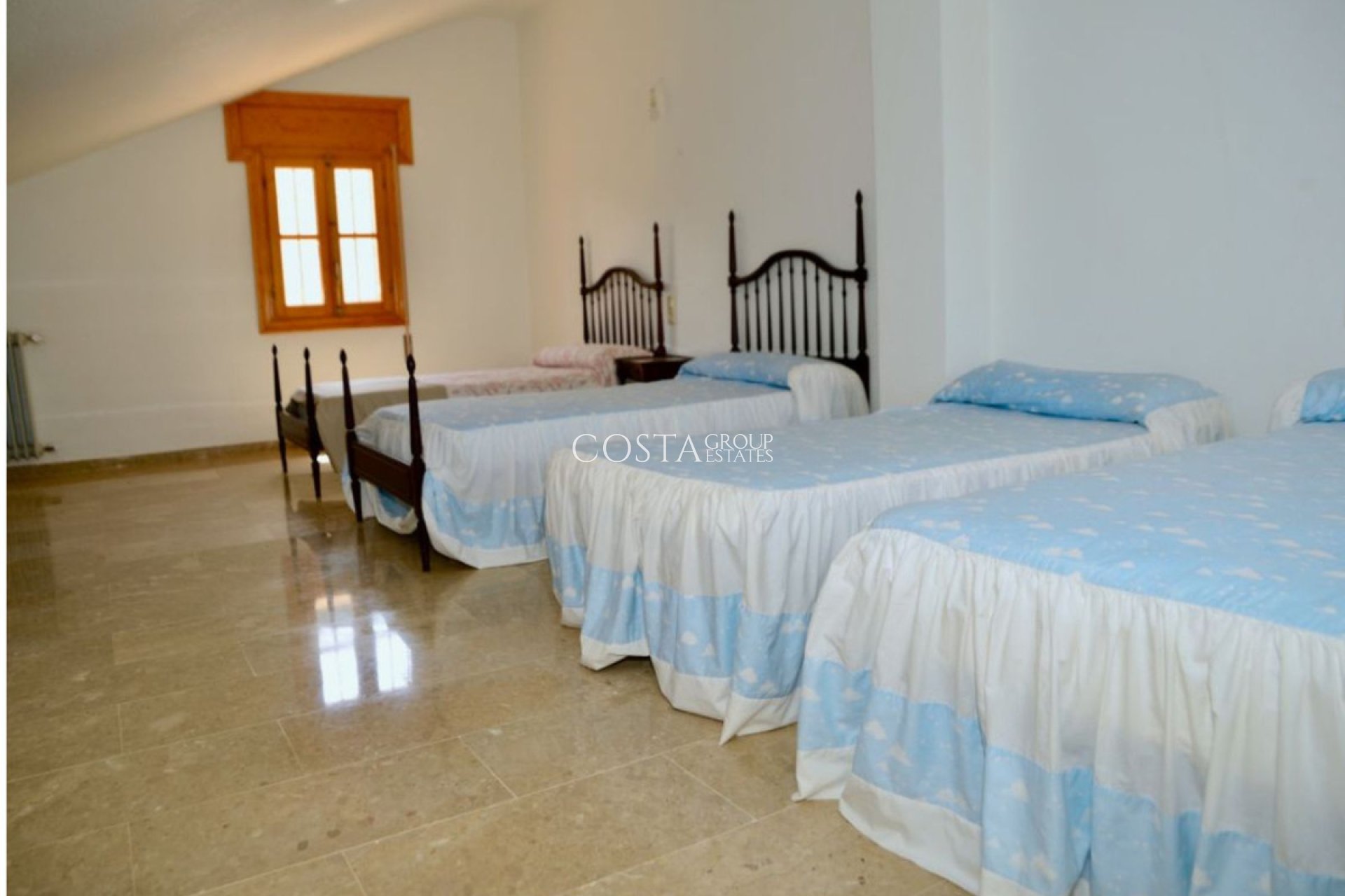 Herverkoop - Villa -
Lorca - Lorca Centro