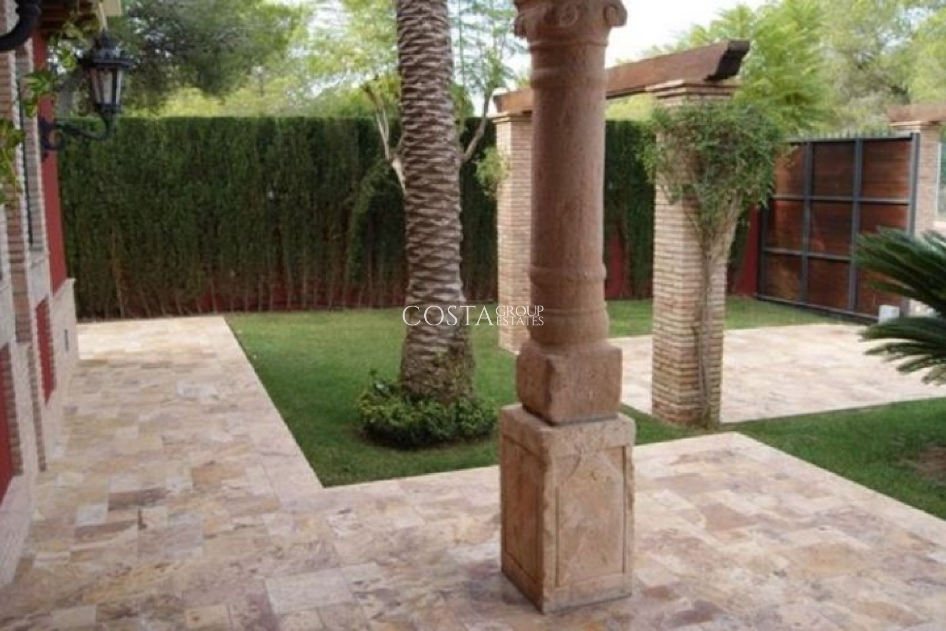 Herverkoop - Villa -
Orihuela - Campoamor