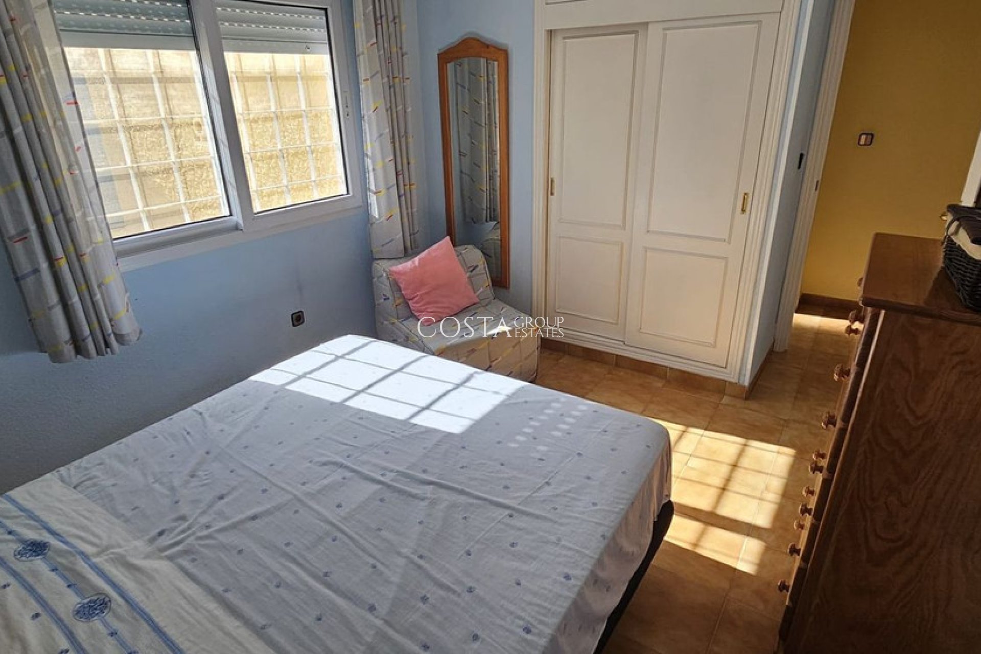 Herverkoop - Villa -
Orihuela - Campoamor