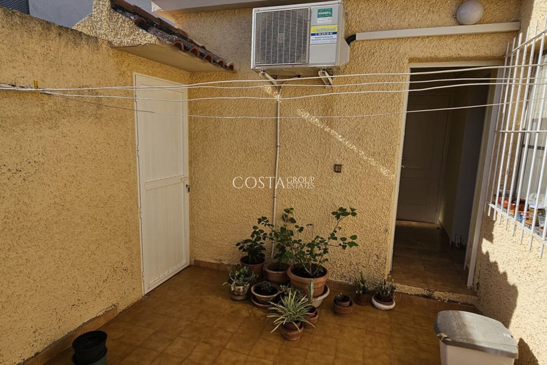 Herverkoop - Villa -
Orihuela - Campoamor