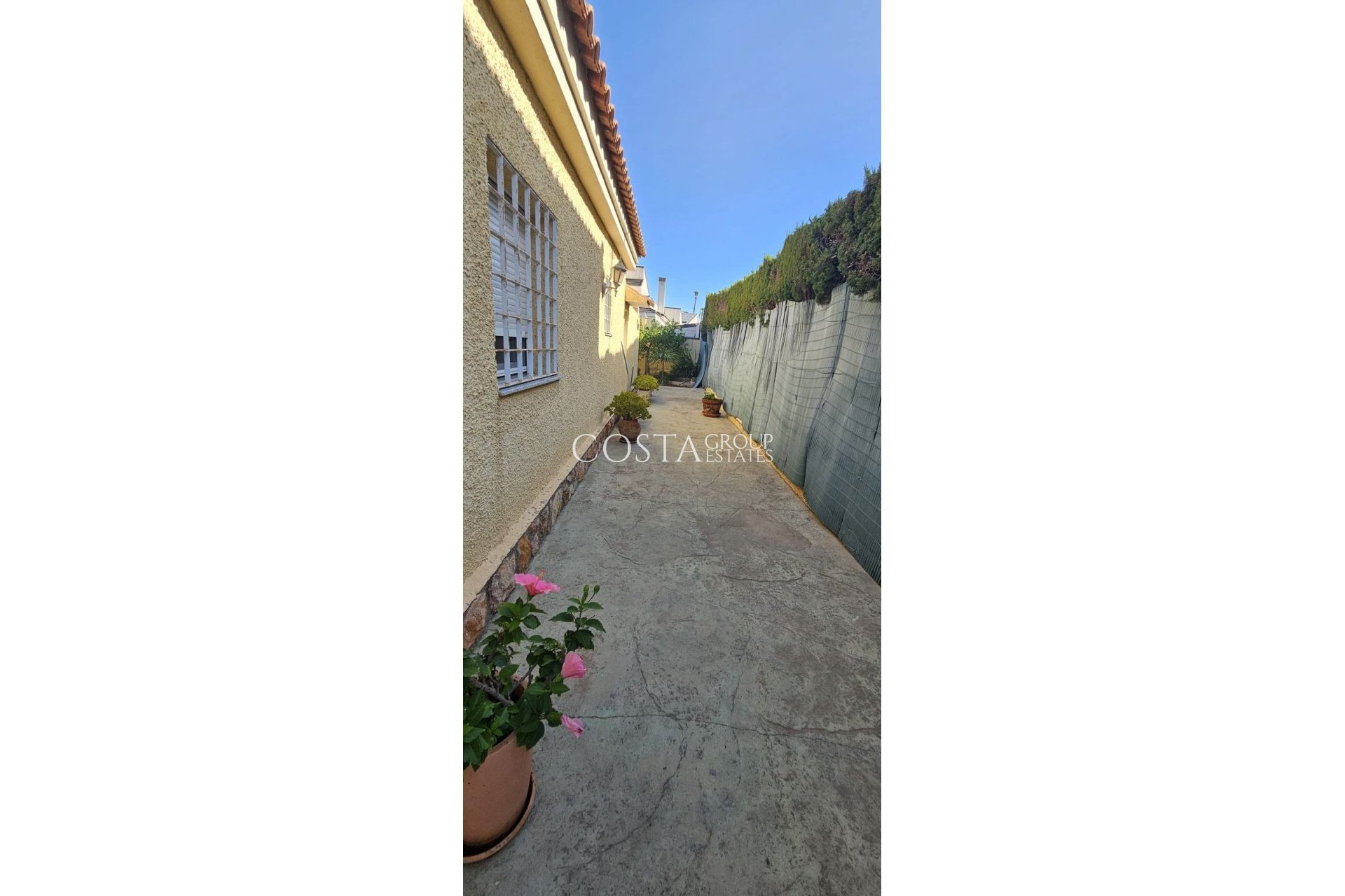 Herverkoop - Villa -
Orihuela - Campoamor