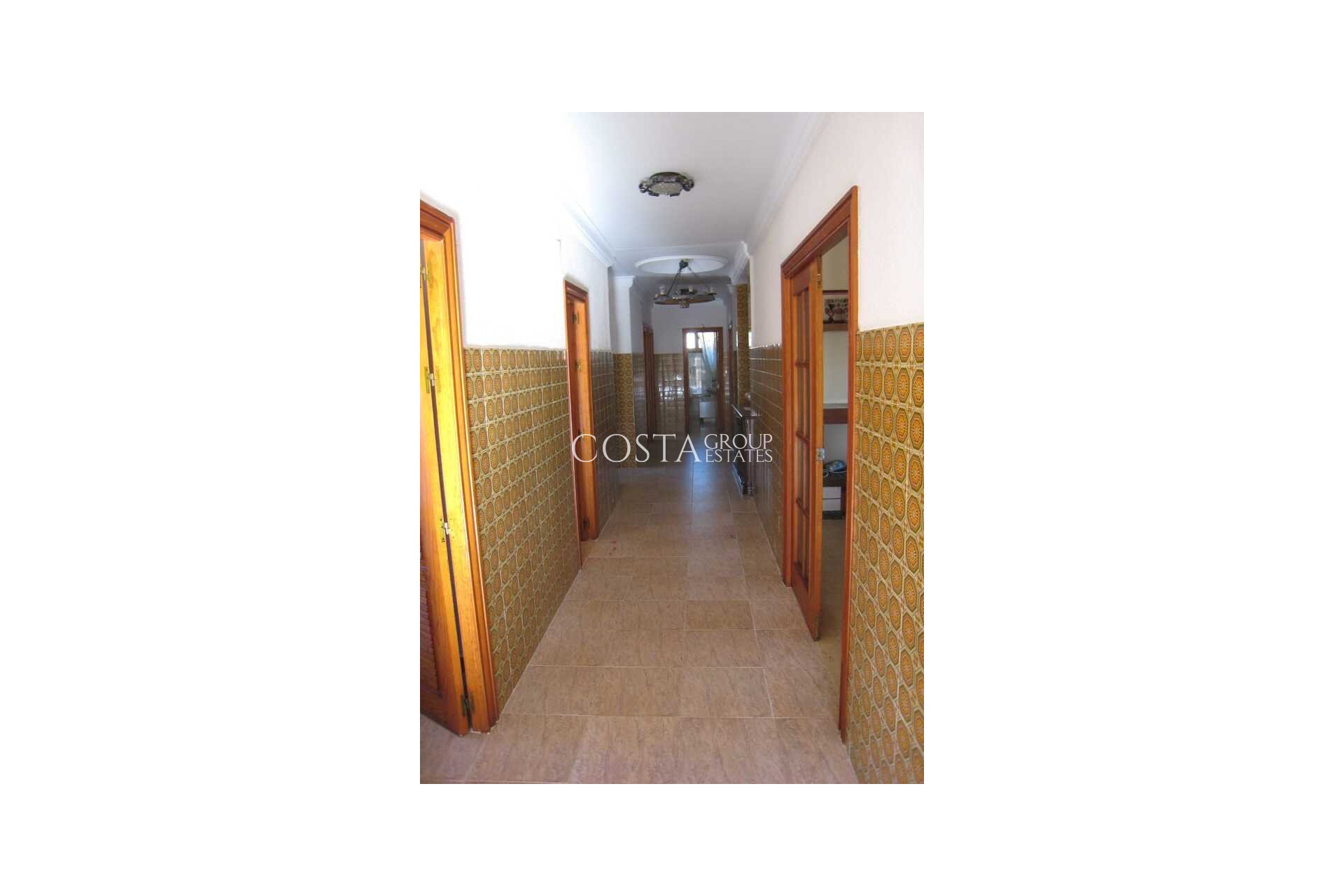 Herverkoop - Villa -
Orihuela - Campoamor