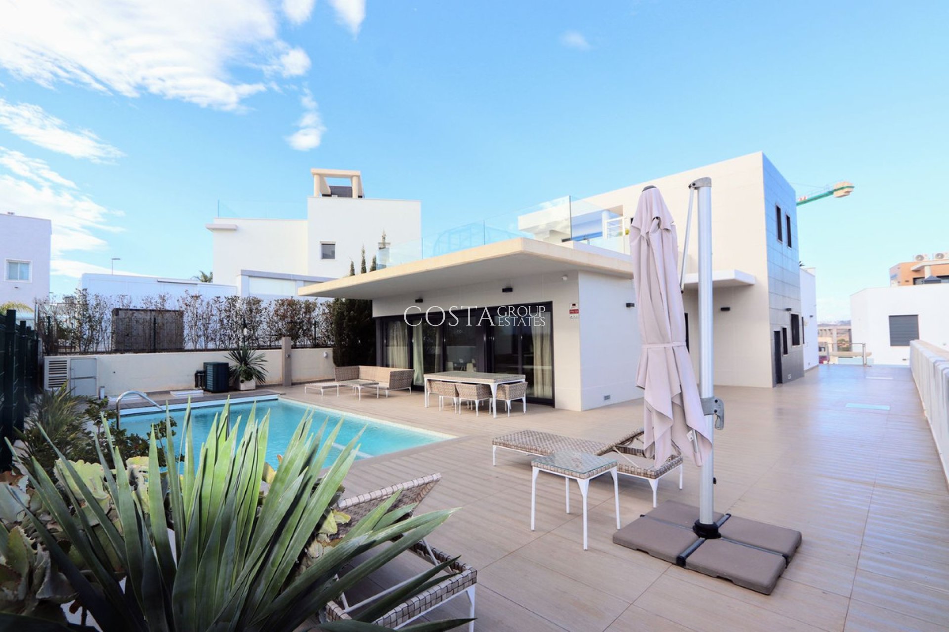 Herverkoop - Villa -
Orihuela - Campoamor