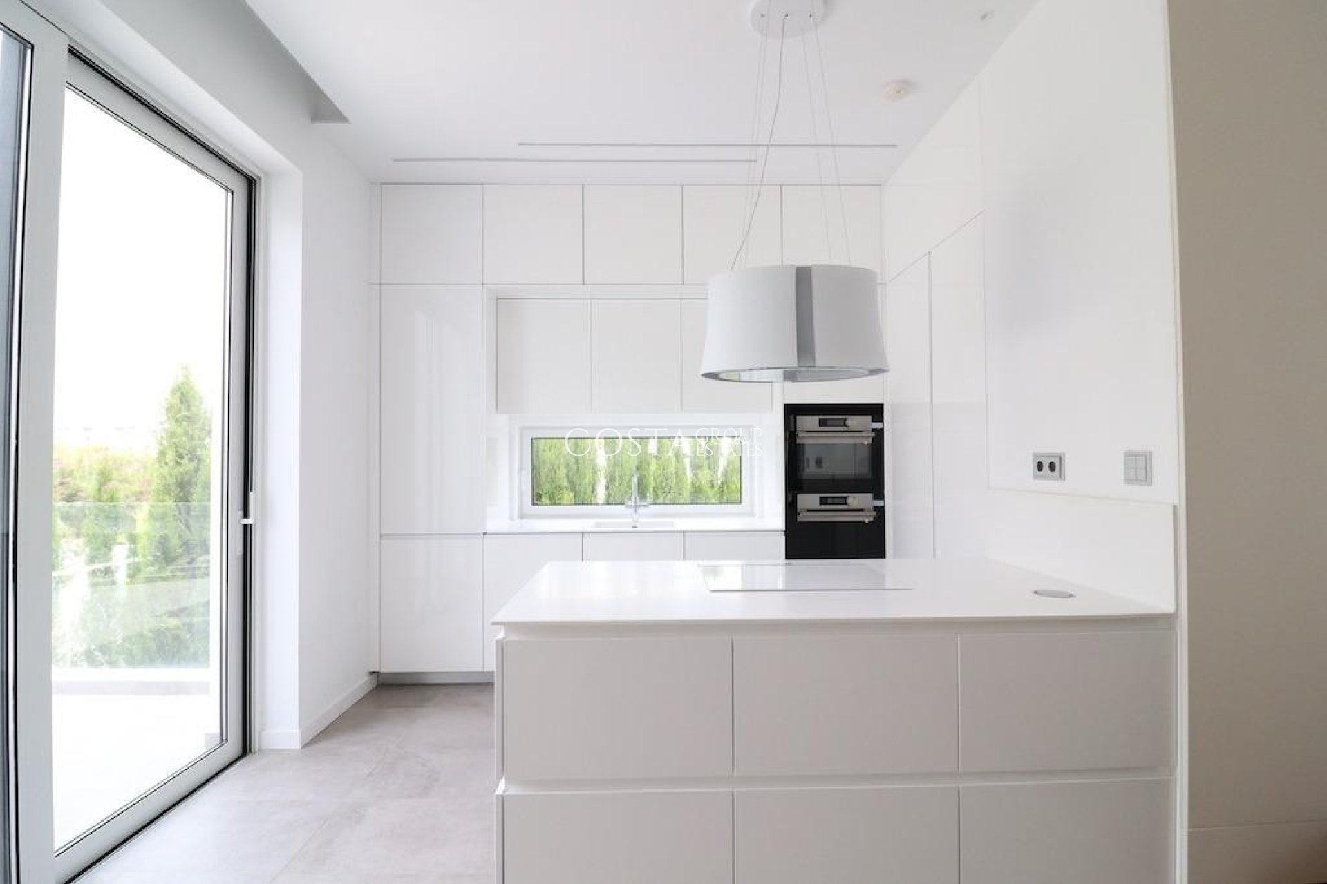 Herverkoop - Villa -
Orihuela - Campoamor