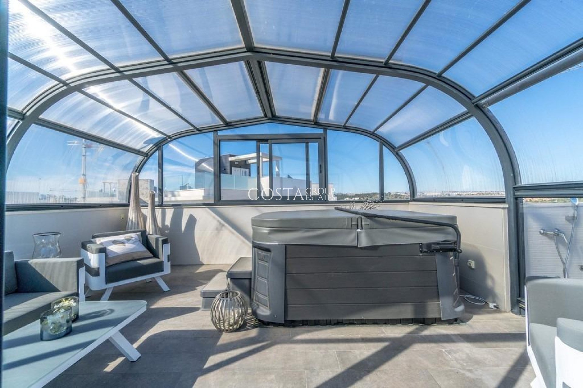 Herverkoop - Villa -
Orihuela - Campoamor