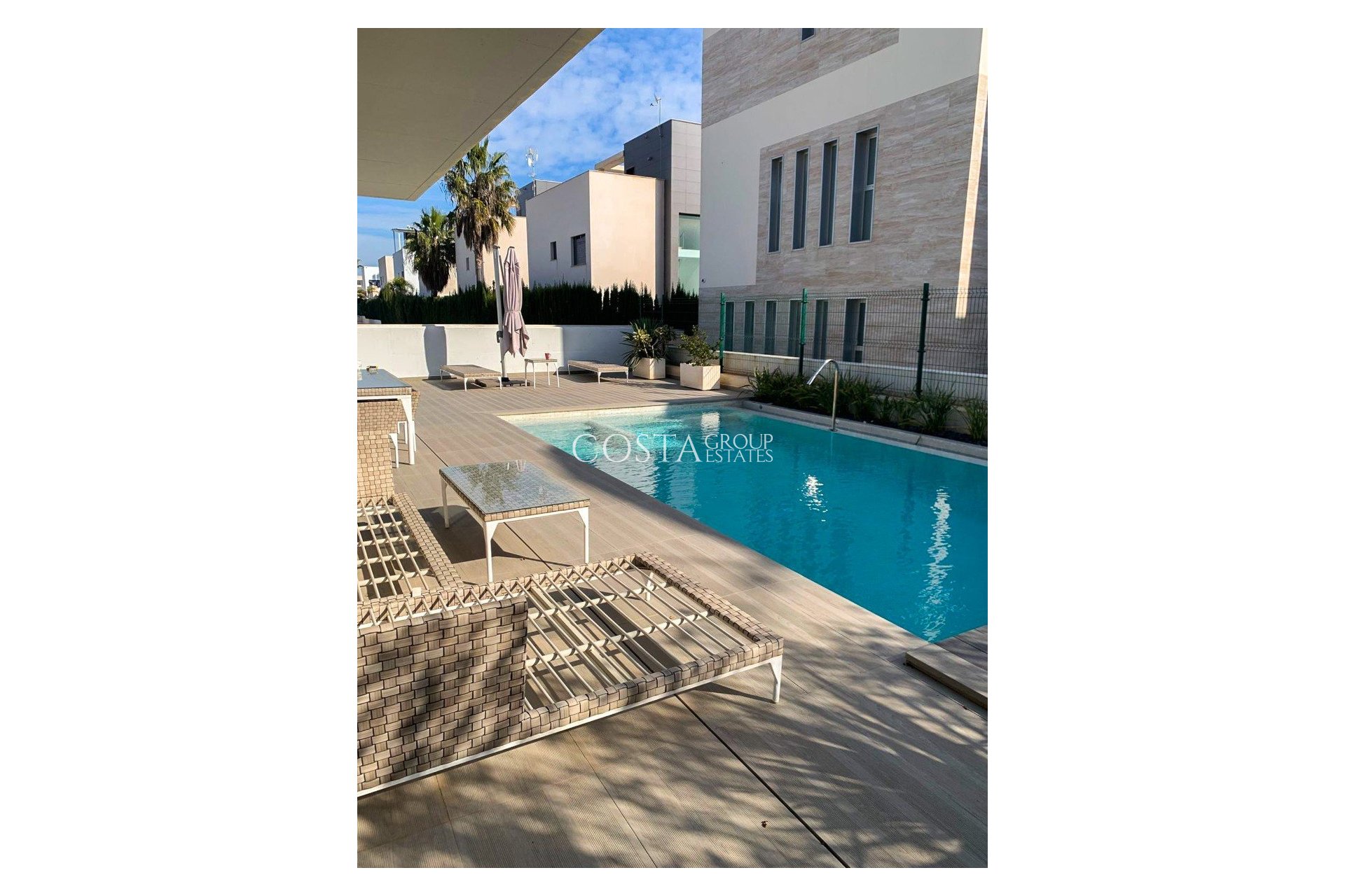 Herverkoop - Villa -
Orihuela Costa - Campoamor