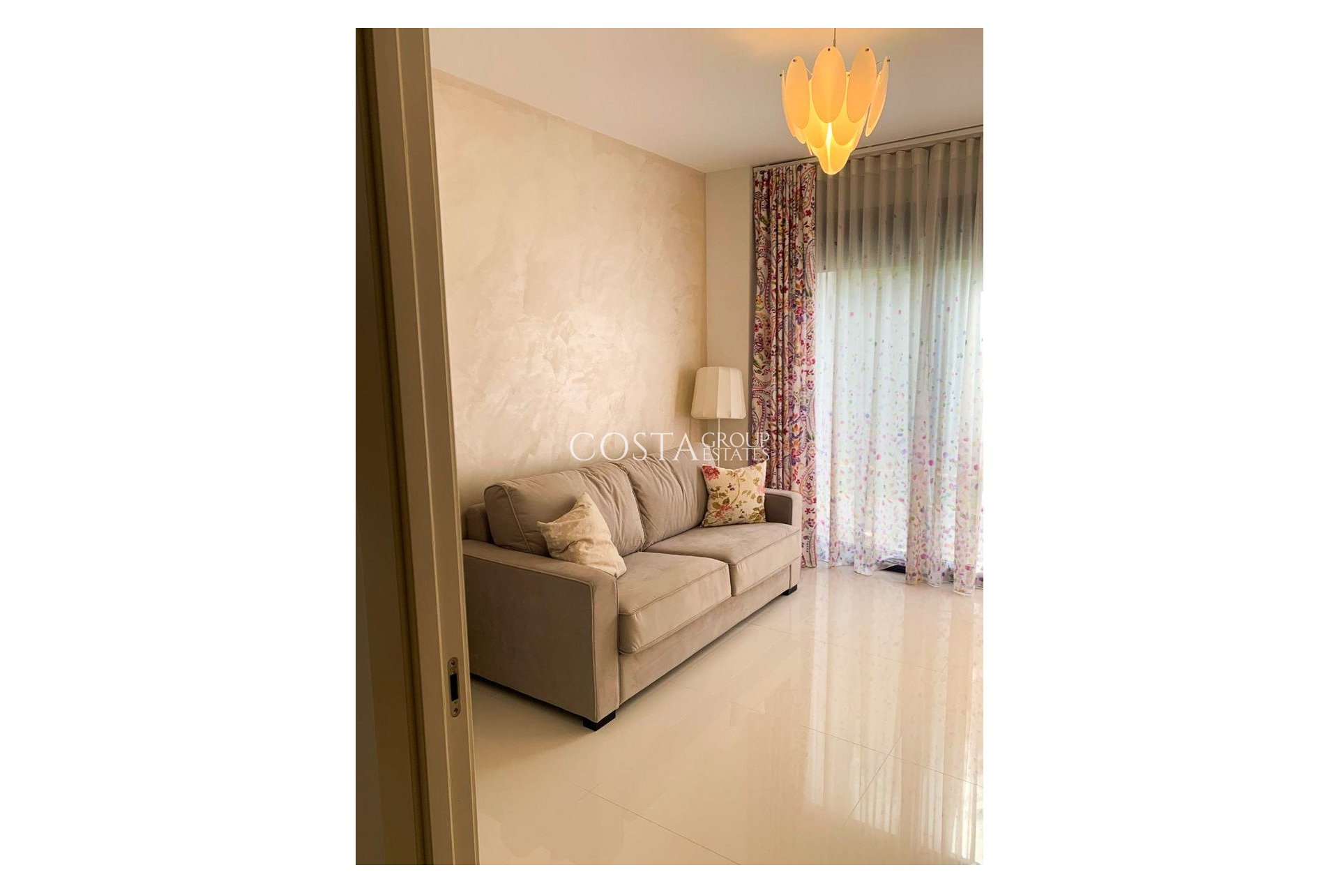 Herverkoop - Villa -
Orihuela Costa - Campoamor