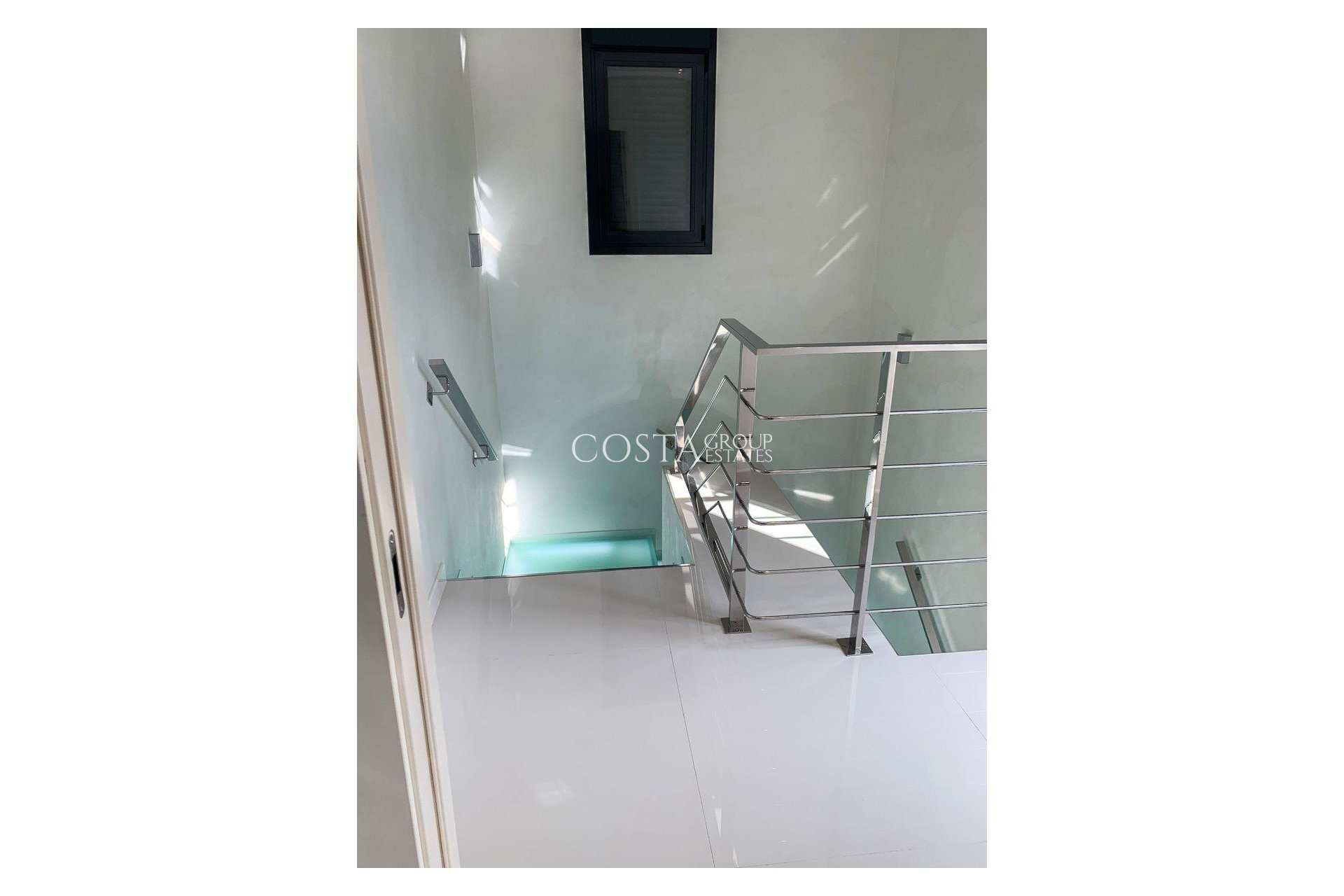 Herverkoop - Villa -
Orihuela Costa - Campoamor