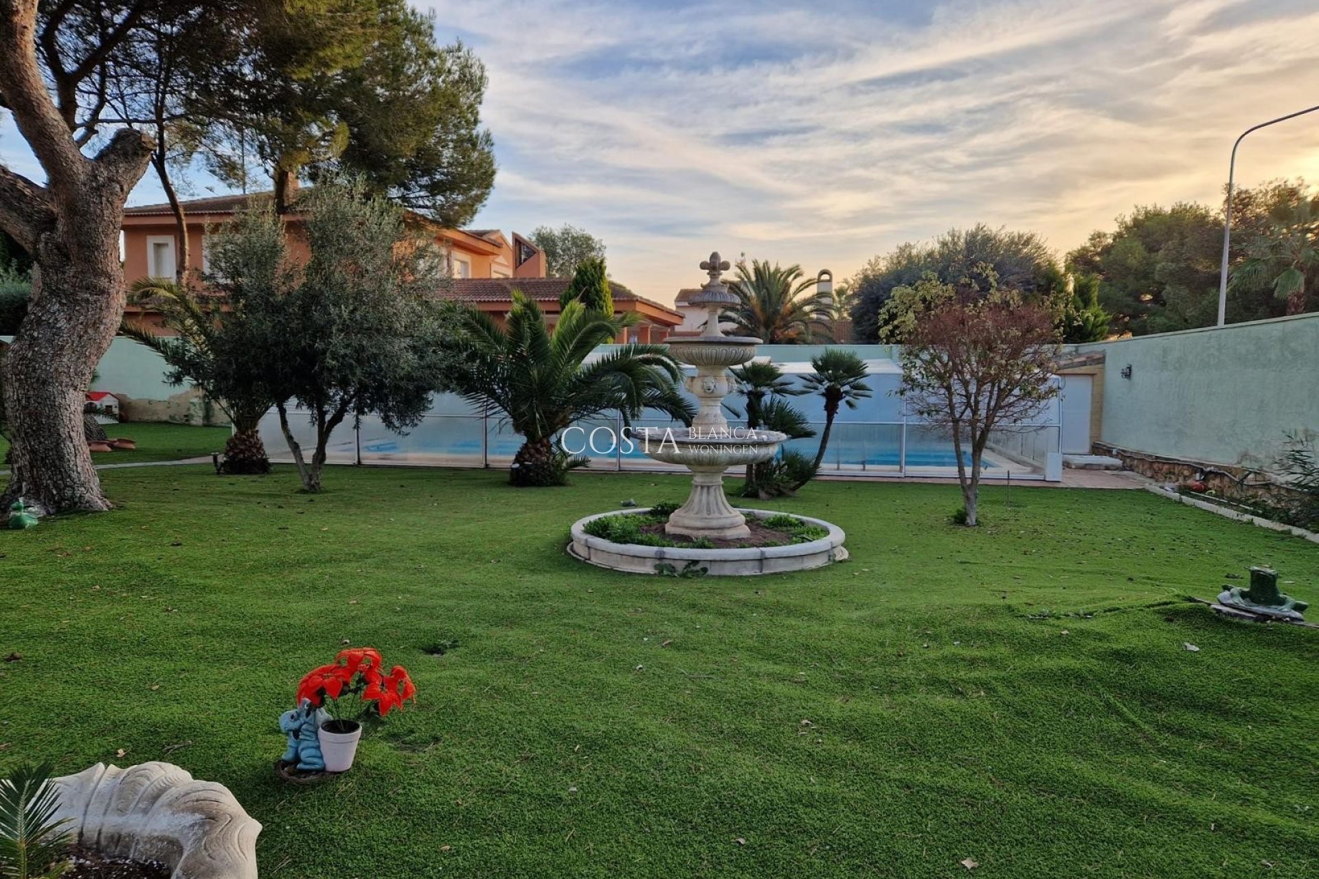 Herverkoop - Villa -
Orihuela Costa - Campoamor