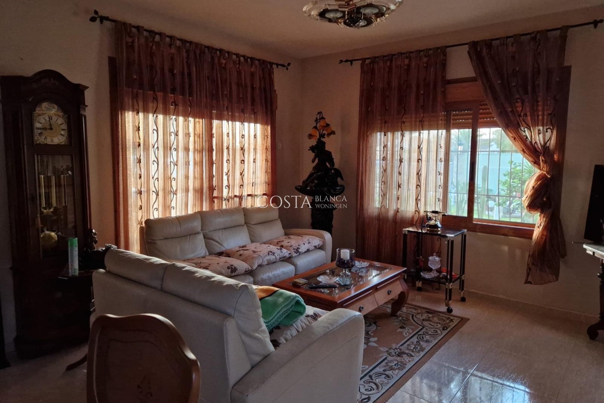Herverkoop - Villa -
Orihuela Costa - Campoamor