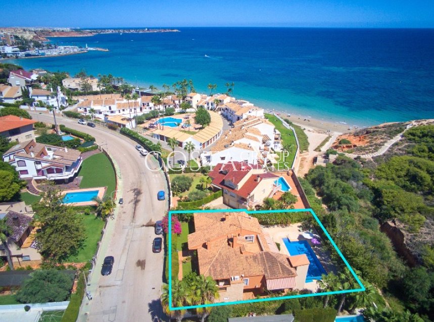 Herverkoop - Villa -
Orihuela Costa - Campoamor
