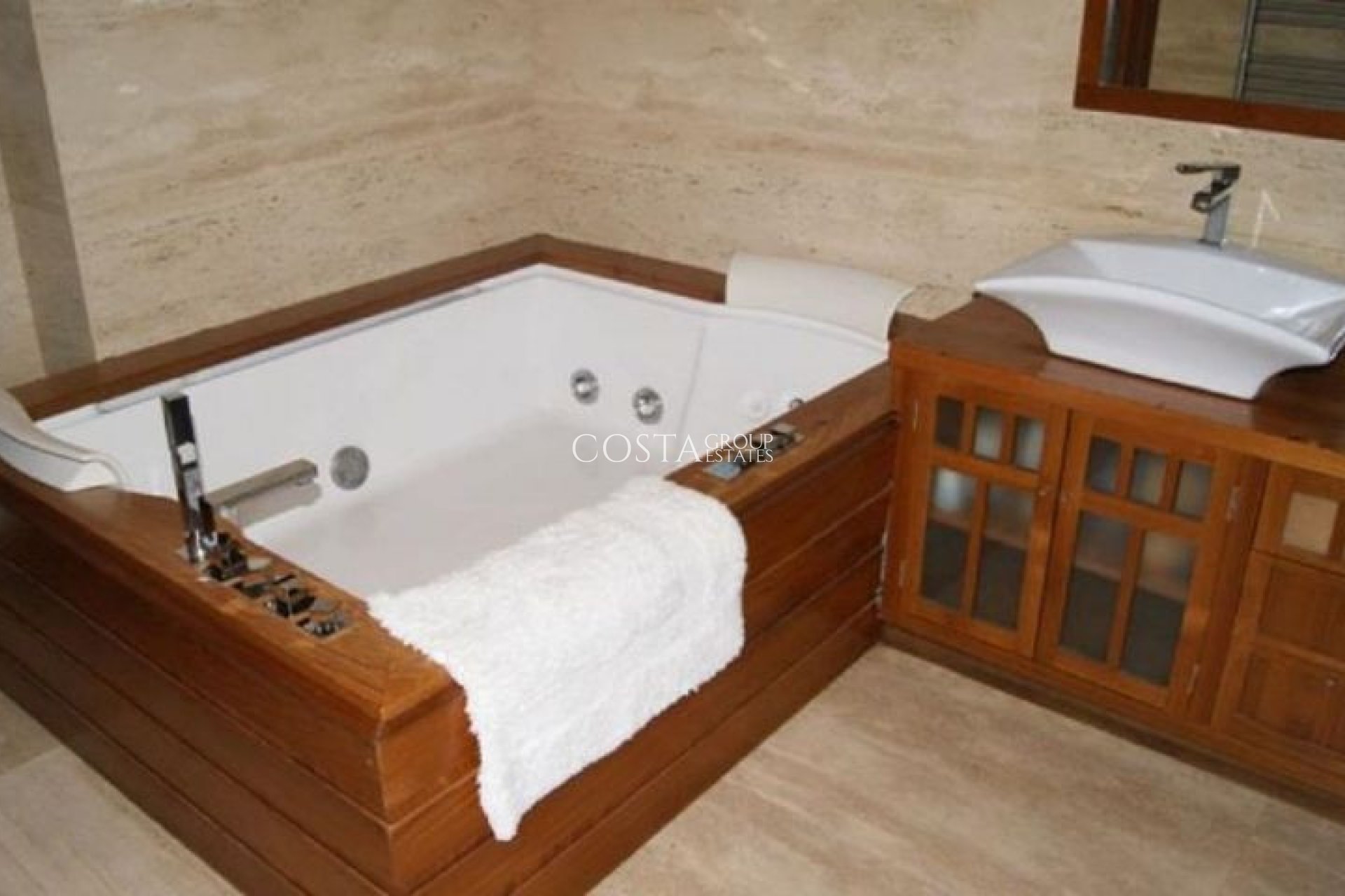 Herverkoop - Villa -
Orihuela Costa - Campoamor