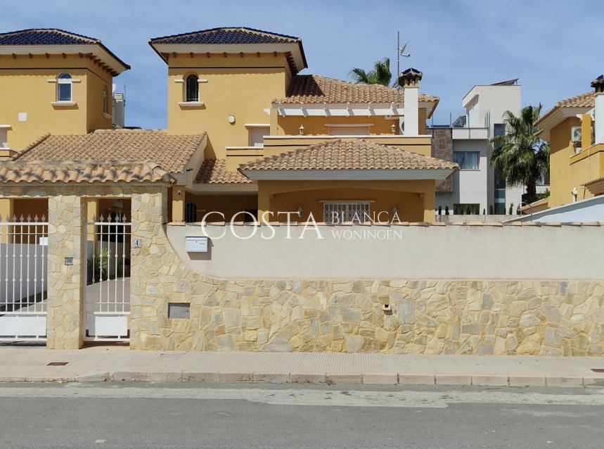 Herverkoop - Villa -
Orihuela Costa - La Zenia