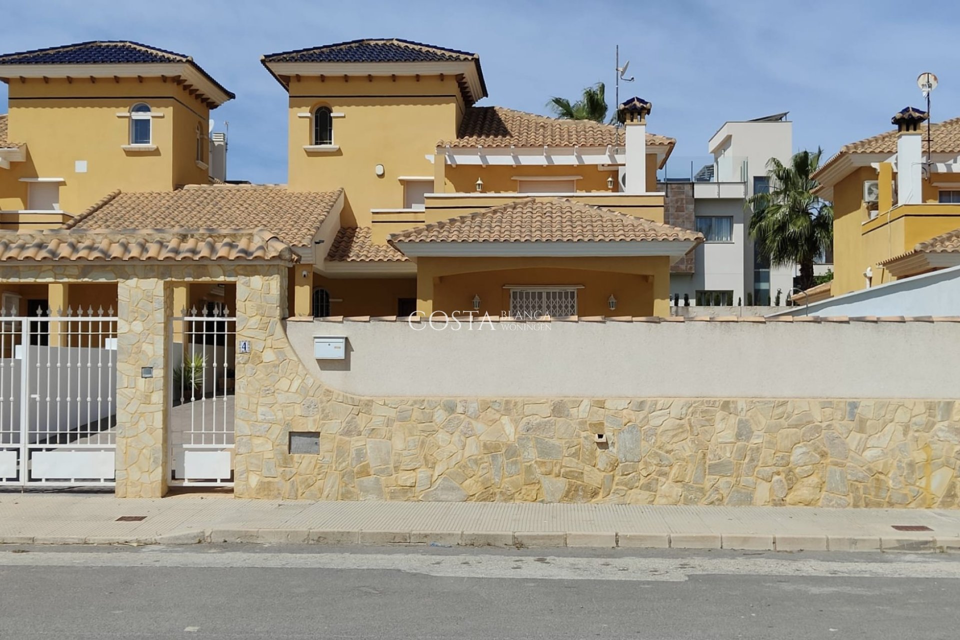 Herverkoop - Villa -
Orihuela Costa - La Zenia