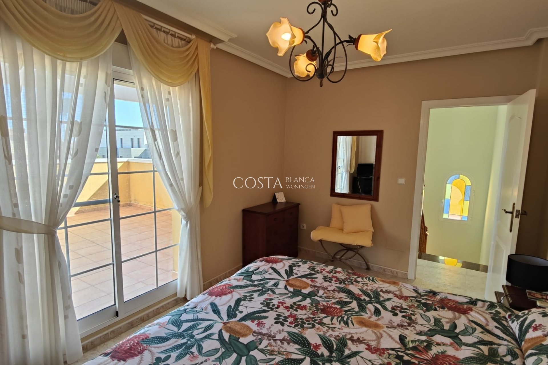 Herverkoop - Villa -
Orihuela Costa - La Zenia
