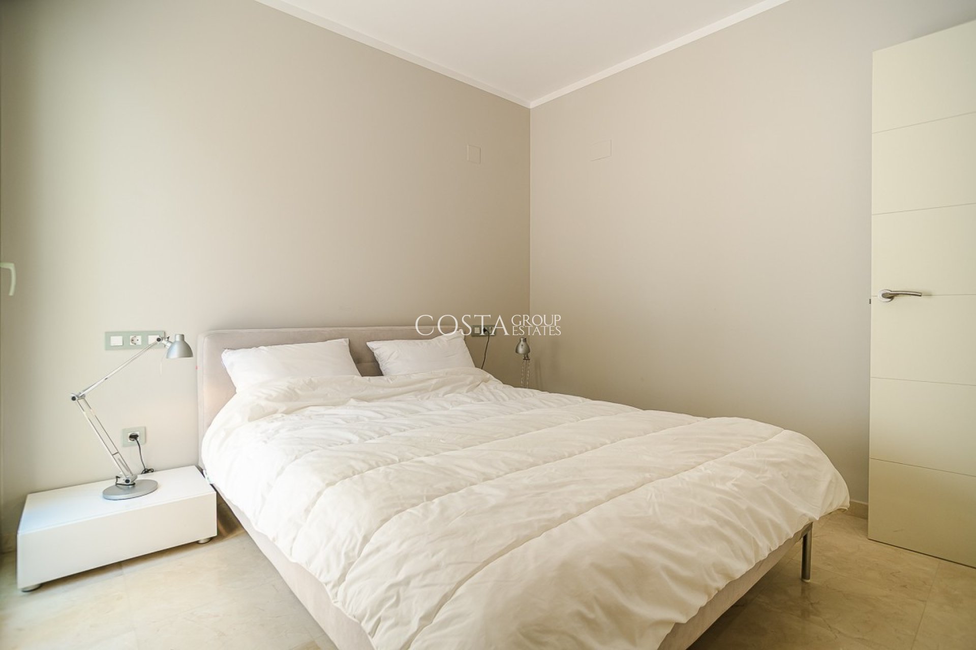 Herverkoop - Villa -
Orihuela Costa - Las Colinas Golf