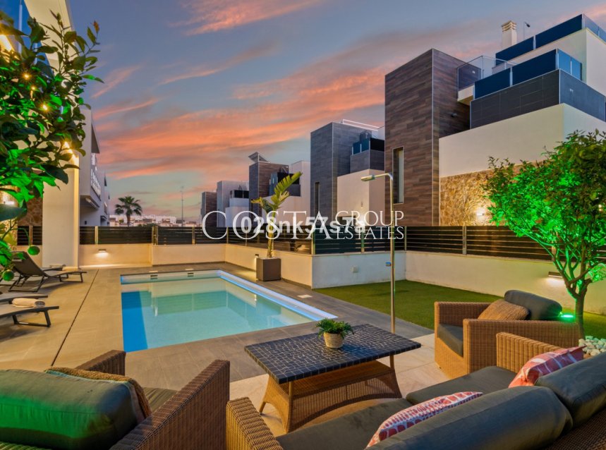 Herverkoop - Villa -
Orihuela Costa - Lomas De Campoamor