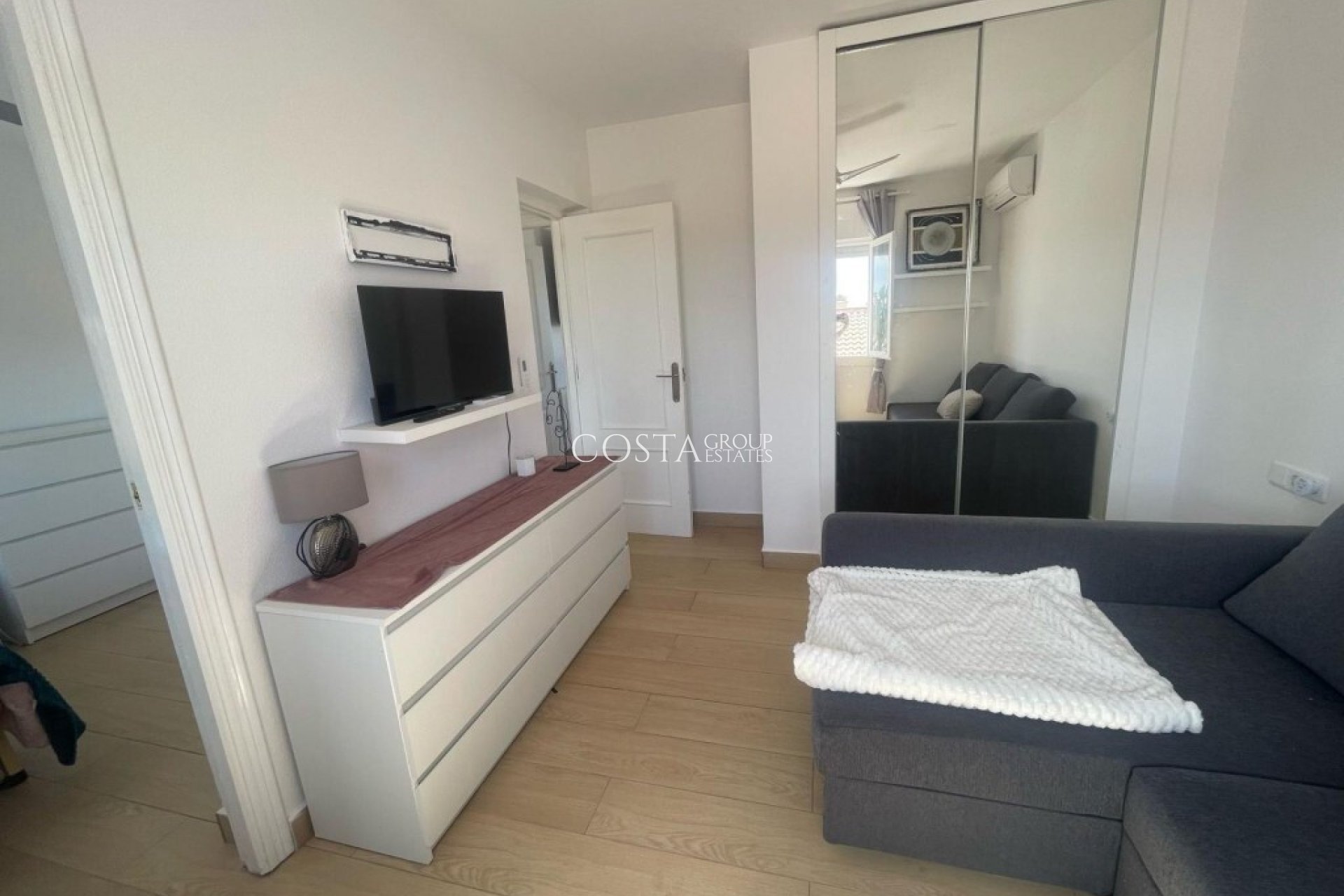 Herverkoop - Villa -
Orihuela Costa - Playa Flamenca