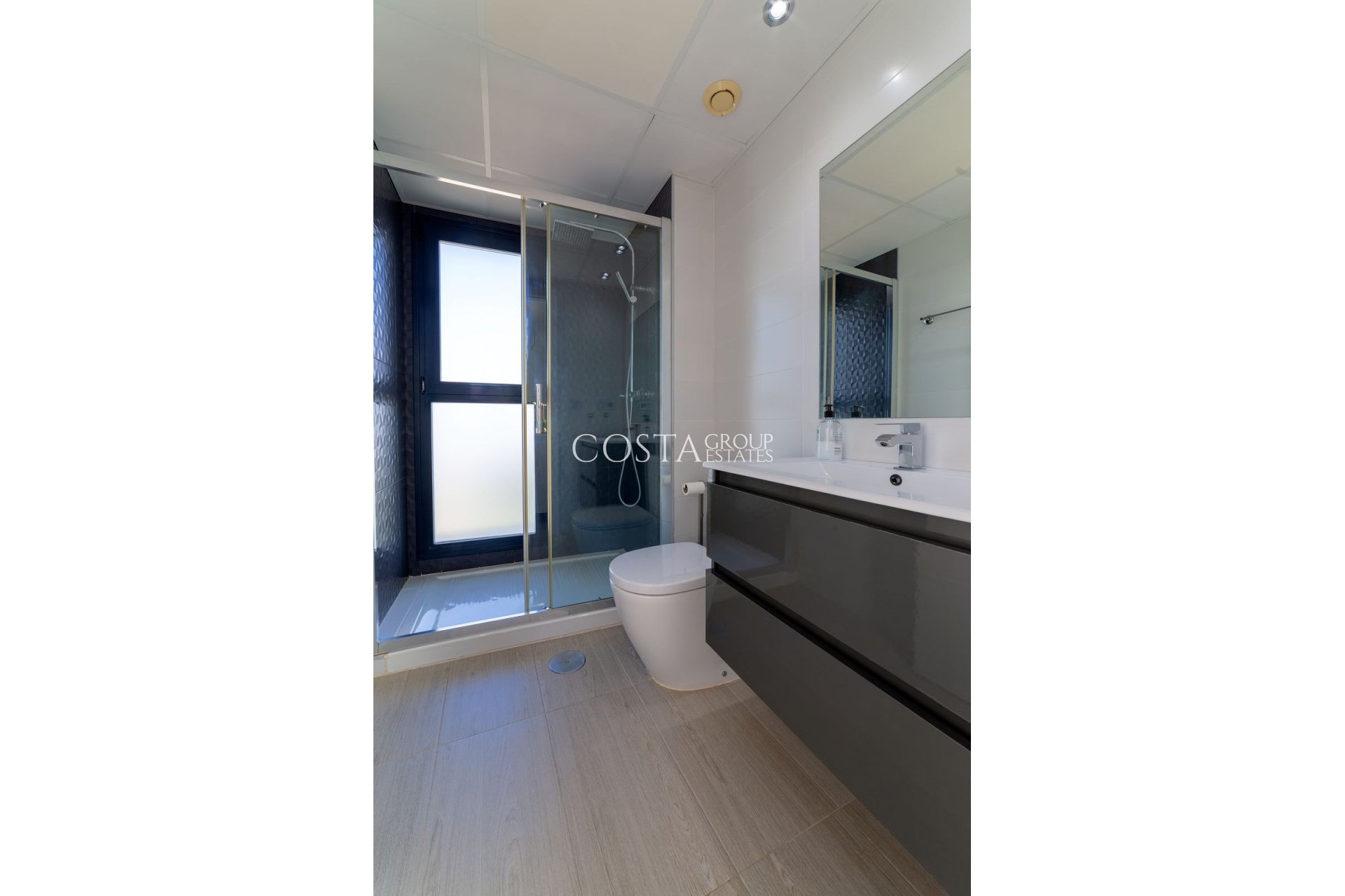 Herverkoop - Villa -
Orihuela Costa - Punta Prima