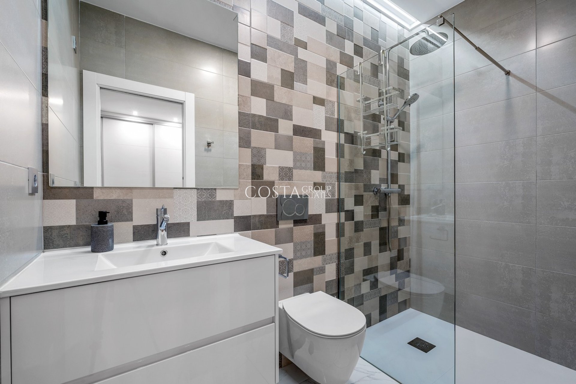 Herverkoop - Villa -
Orihuela Costa - Villamartín