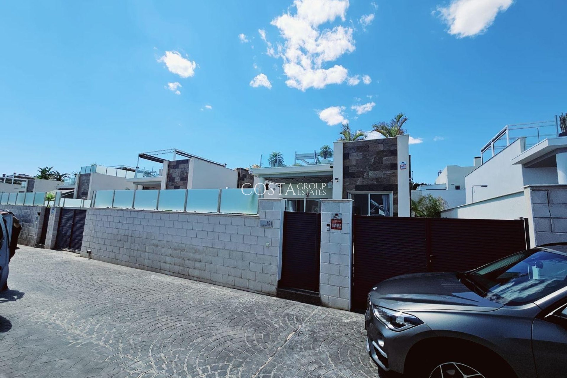 Herverkoop - Villa -
Orihuela Costa - Villamartín