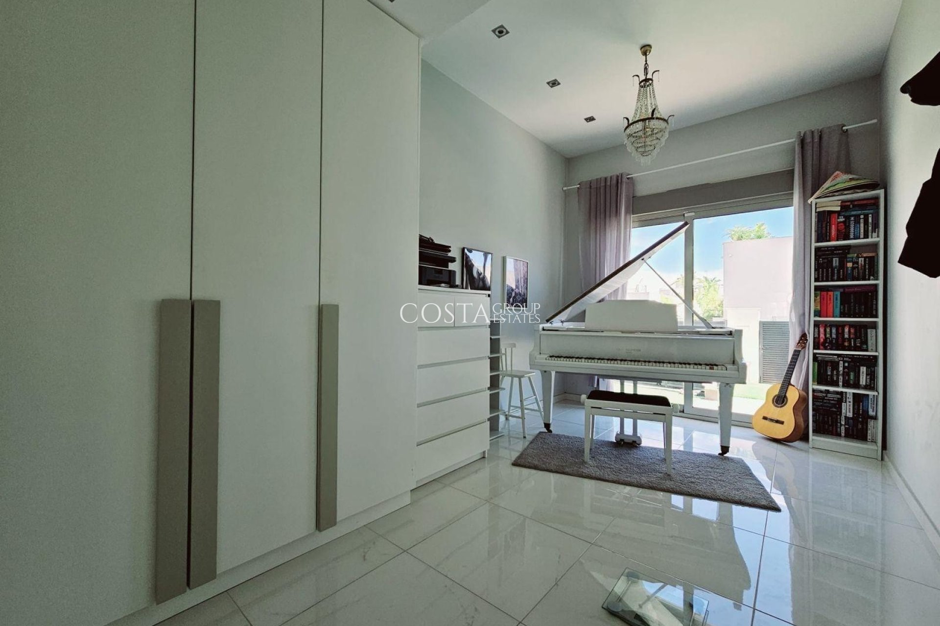 Herverkoop - Villa -
Orihuela Costa - Villamartín